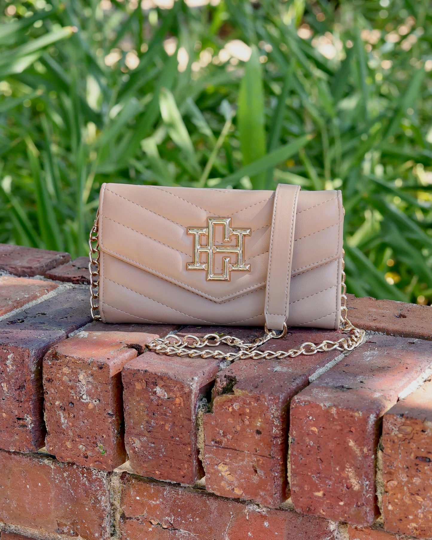Carlington Clutch Crossbody Latte VQ