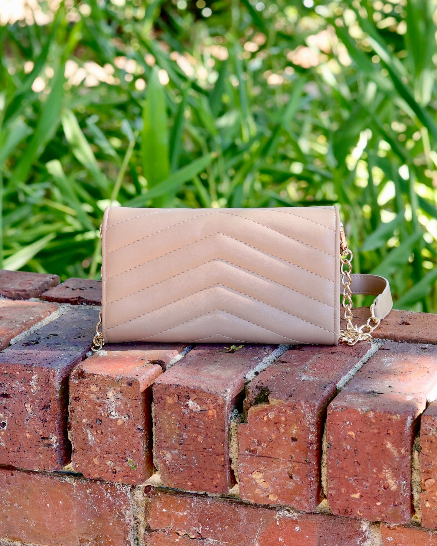 Carlington Clutch Crossbody Latte VQ