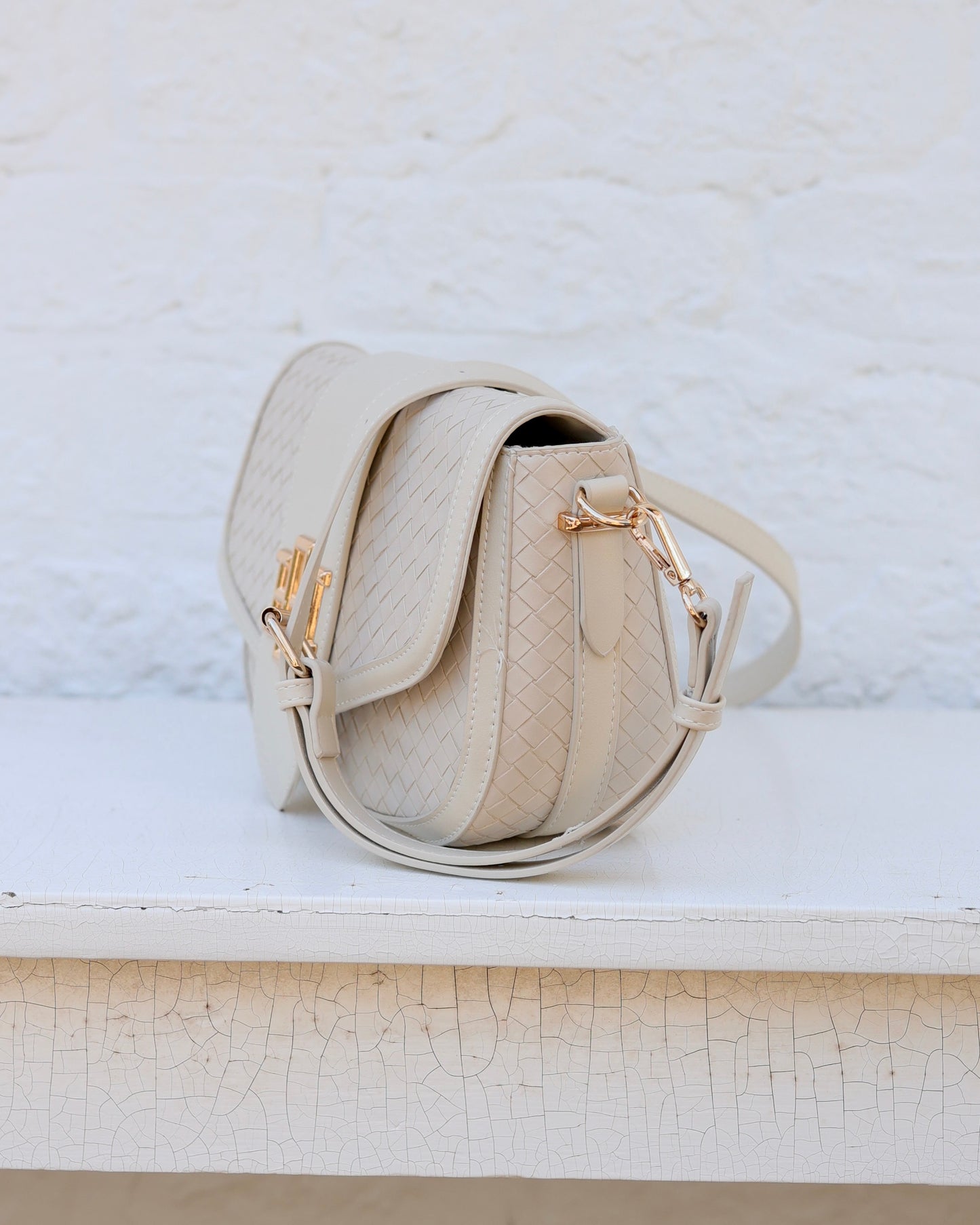 Griffin Crossbody Bag Woven Almond