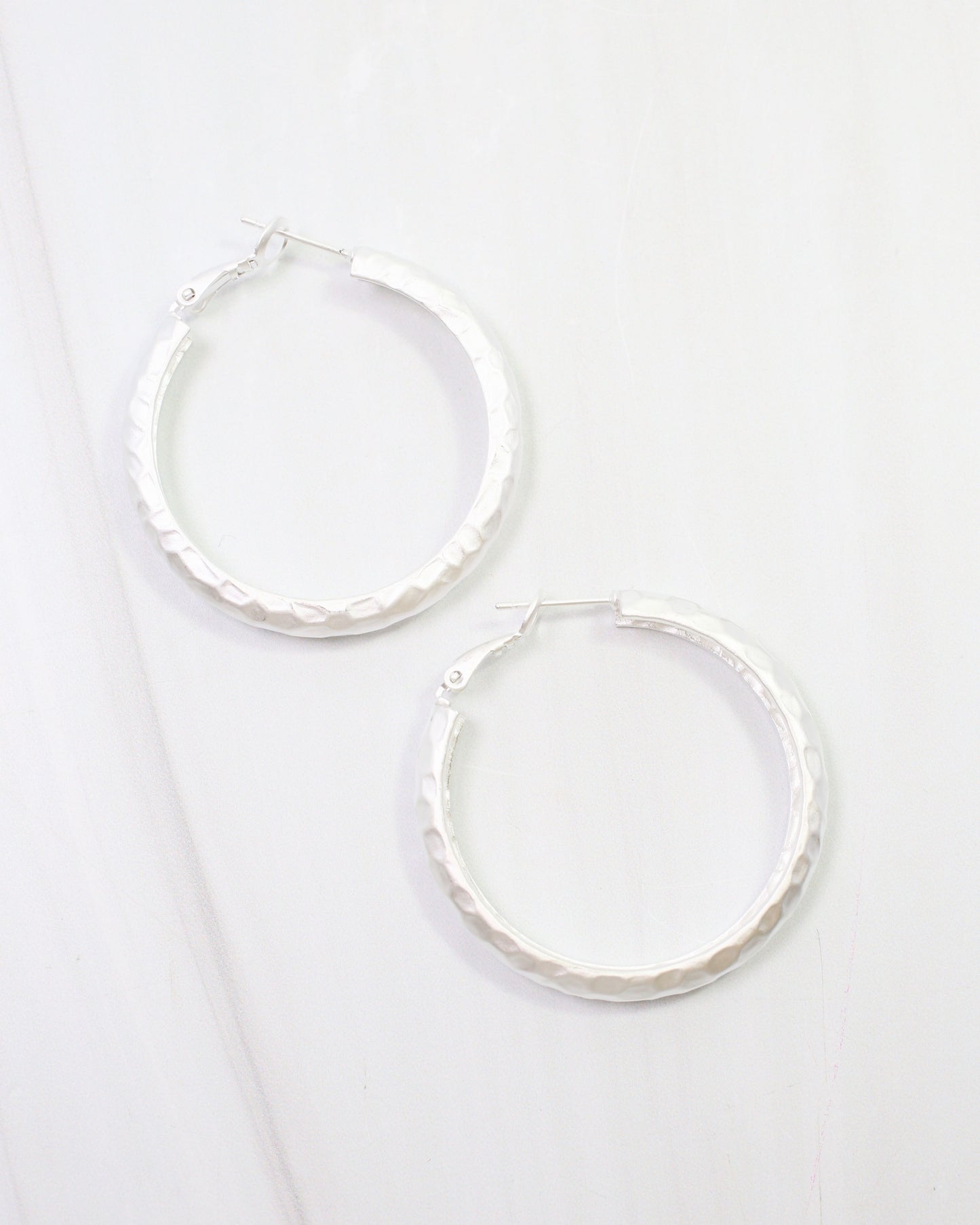 Fort Lee Hammered Hoop Earring WR Matte Silver