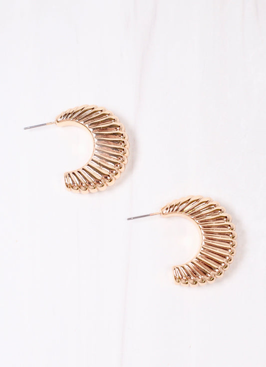 Larisa Ribbed Hoop Earring GOLD