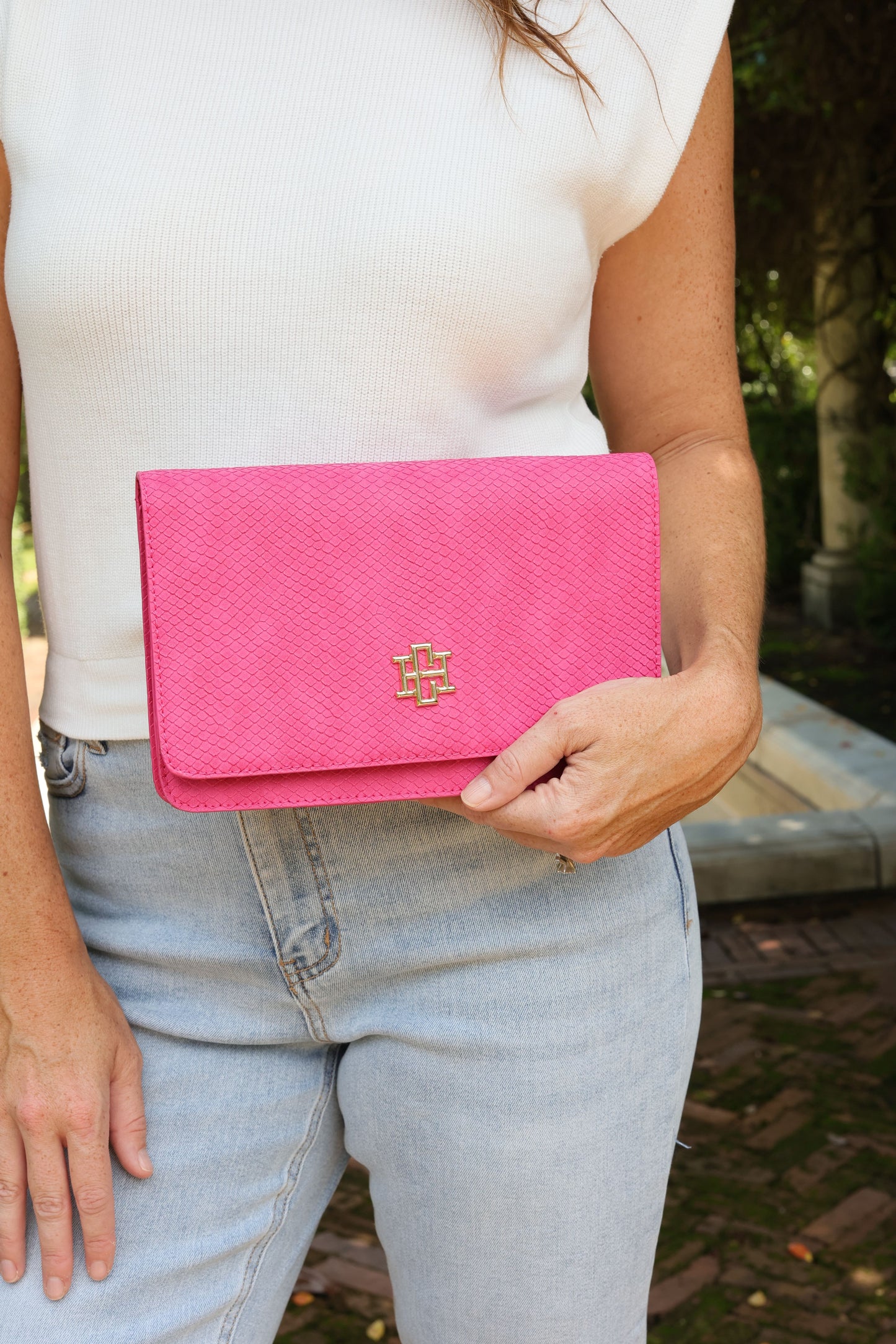 Bryn Clutch/Crossbody Fuchsia