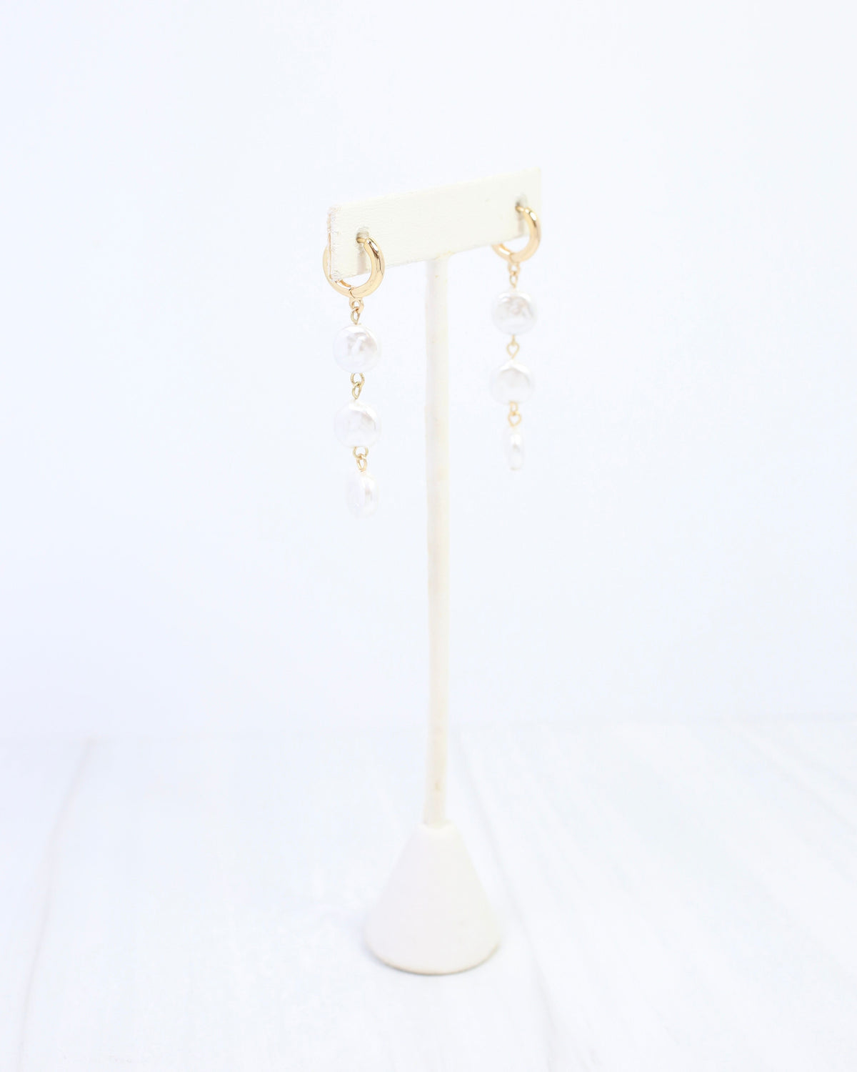 Makena Linear Pearl Dangle Earring Gold