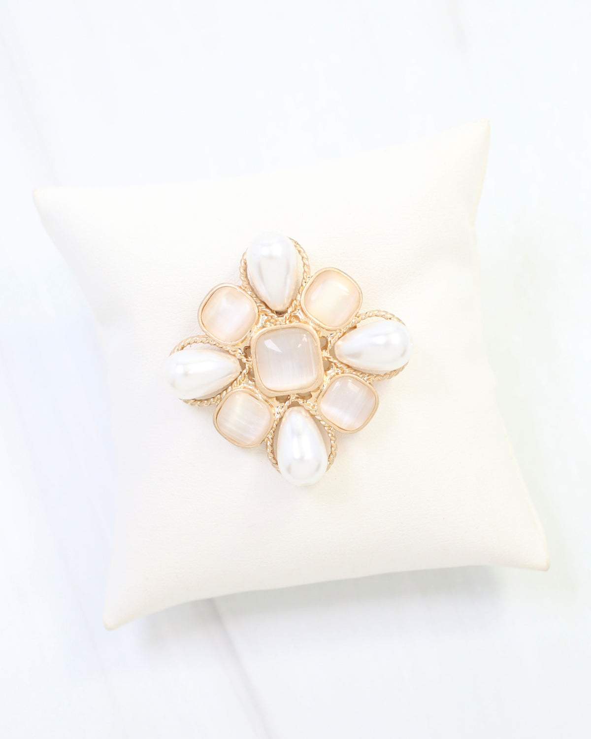 The Princess Pearl Brooch WRVG
