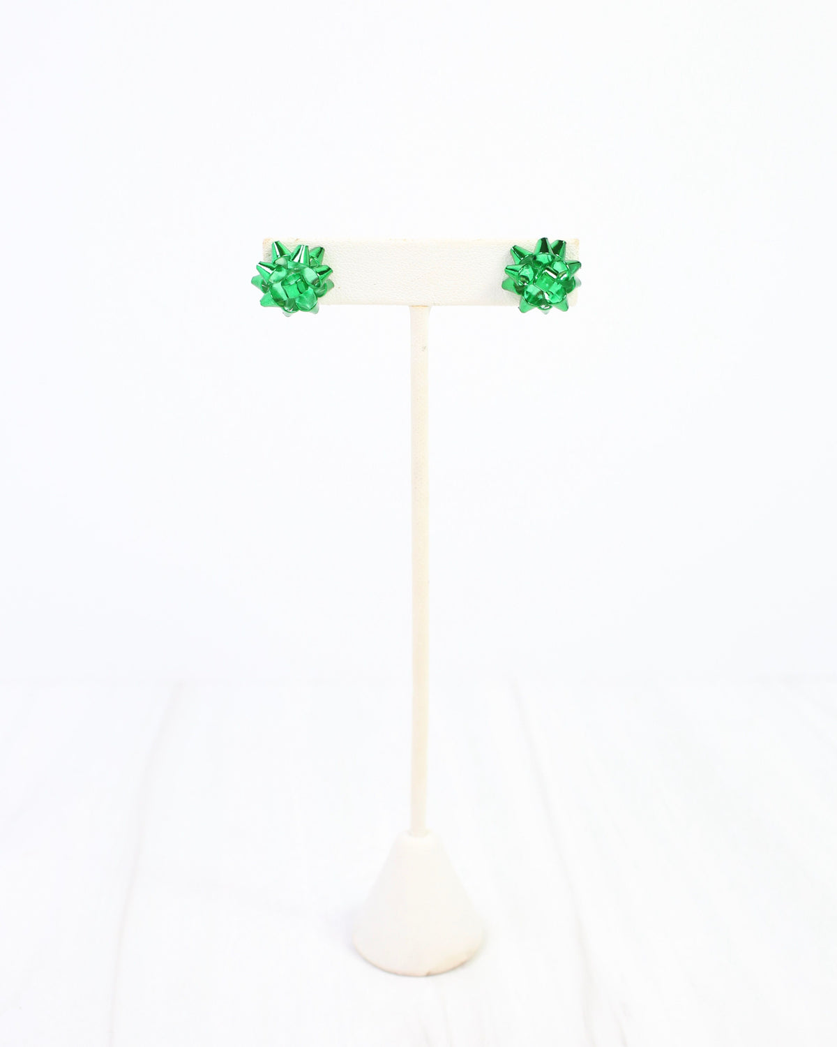 Wrap it Up Bow Stud Green
