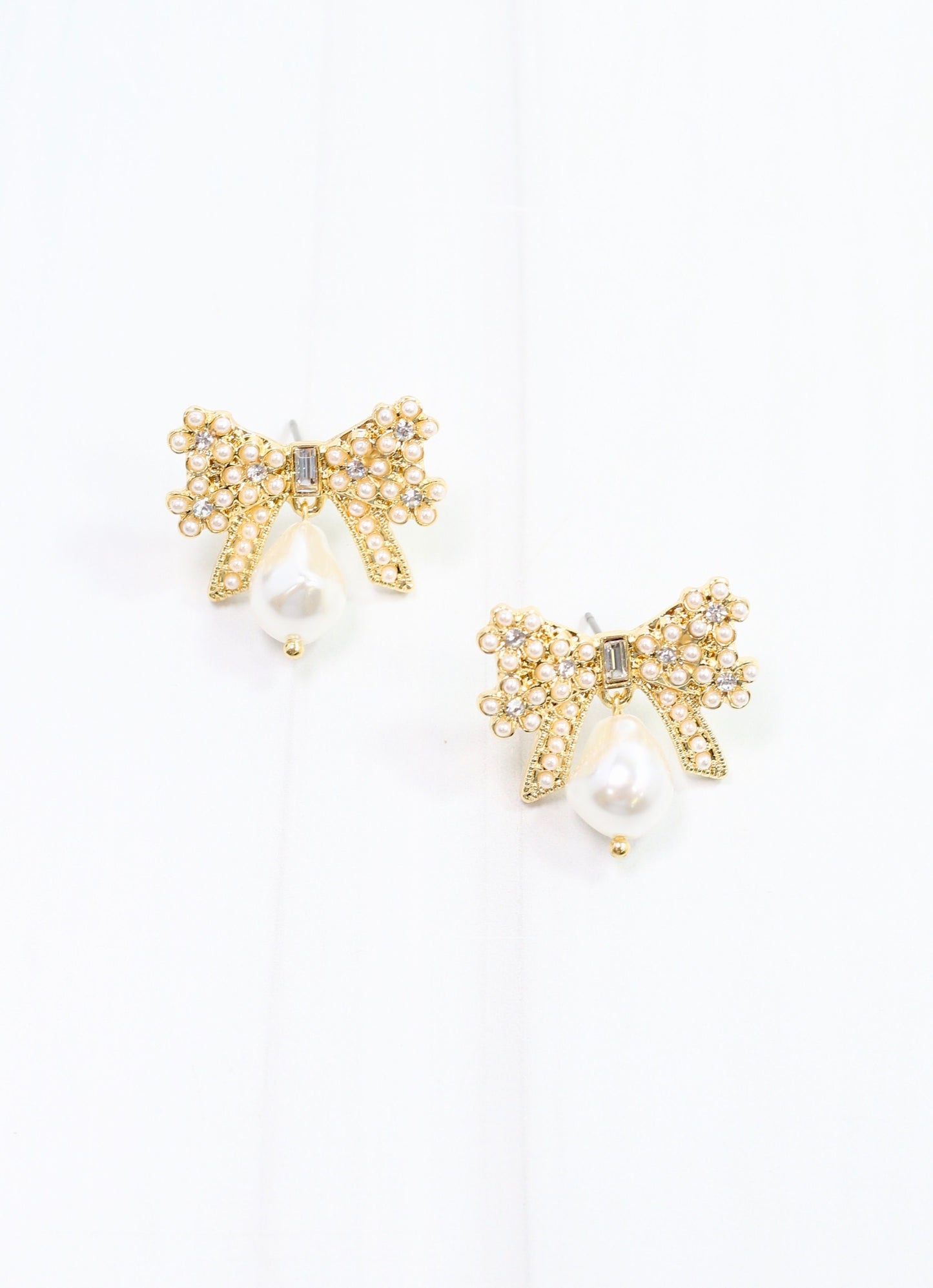 Coyle Pearl Bow Earring Gold