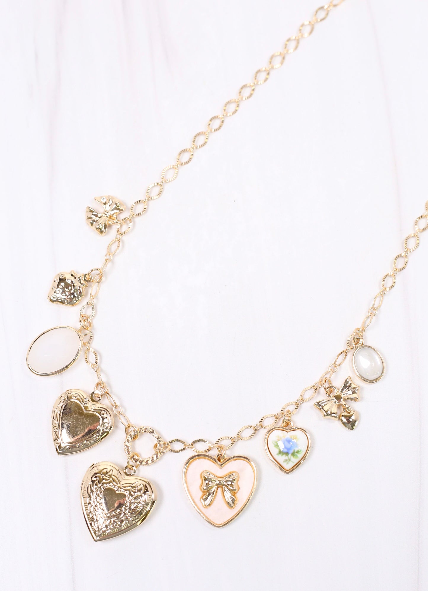 Bellsario Charm Necklace Gold