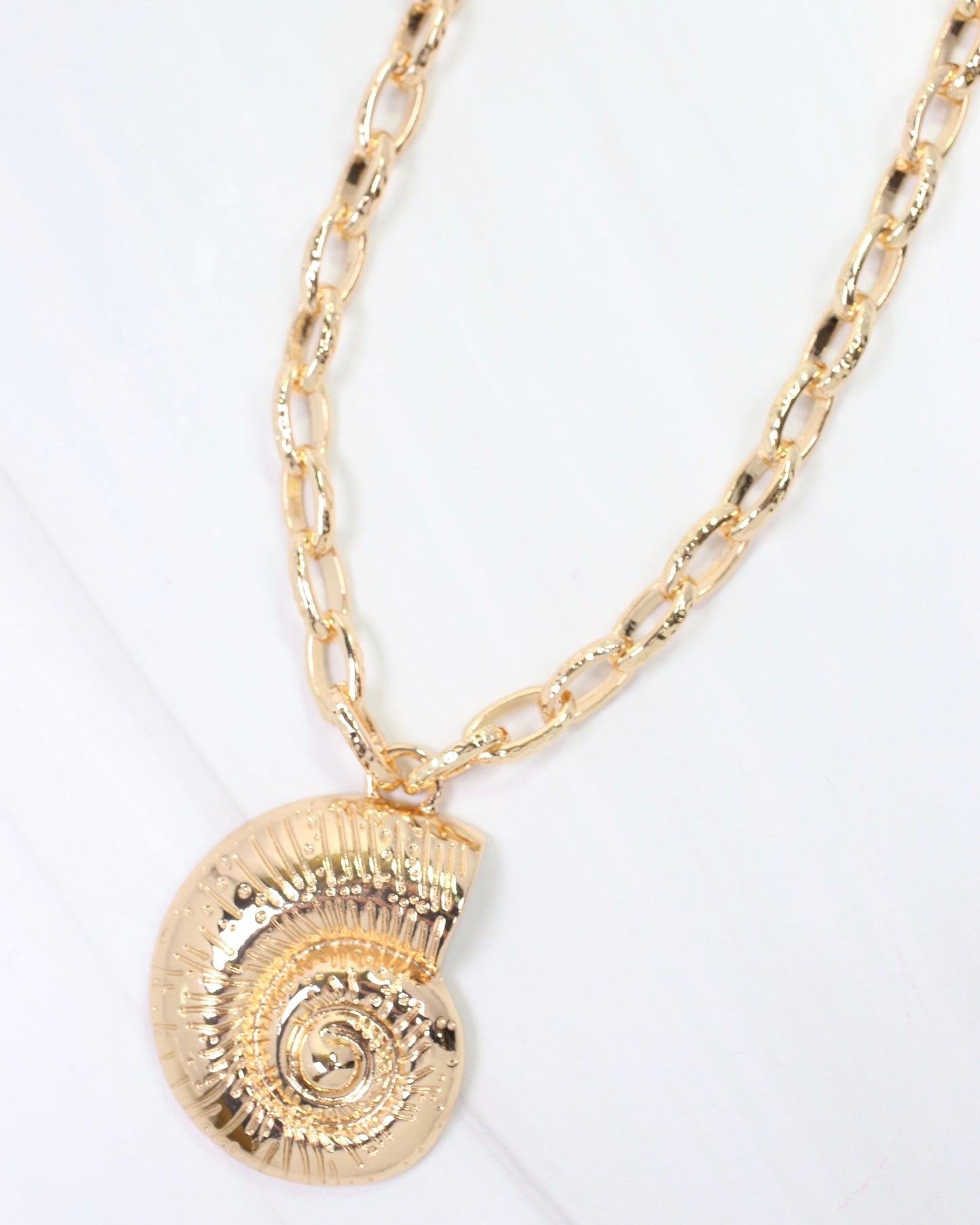 Piqua Sundial Shell Link Necklace Gold