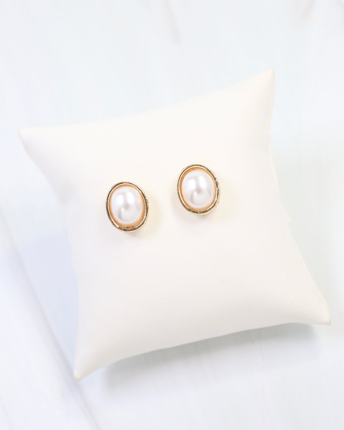 Deming Deep Set Pearl Earring Gold