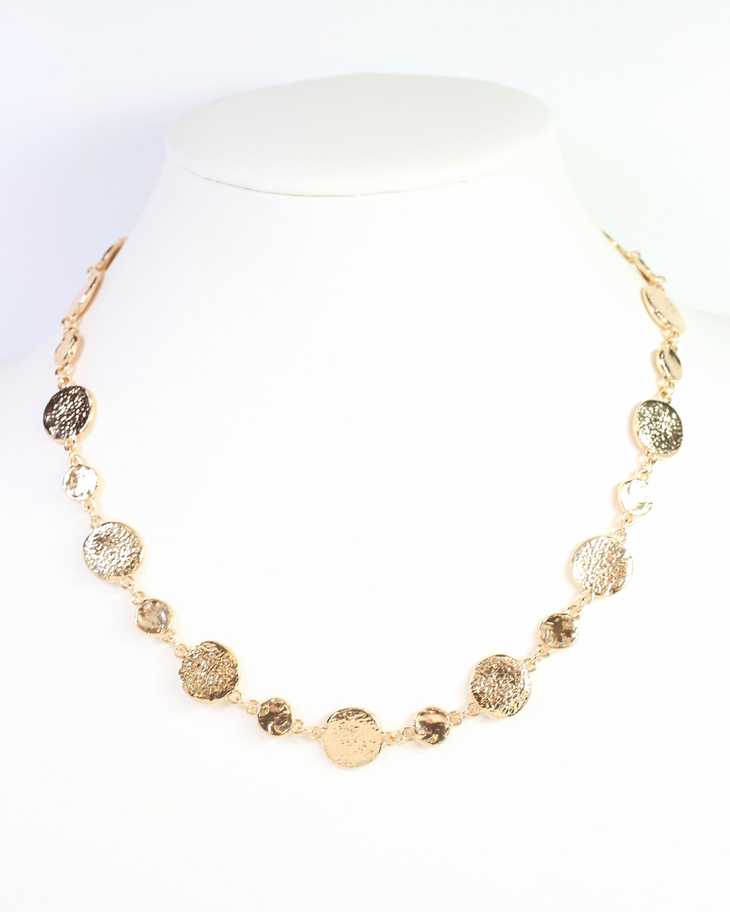 Danvers 16" Hammered Circle Necklace Gold