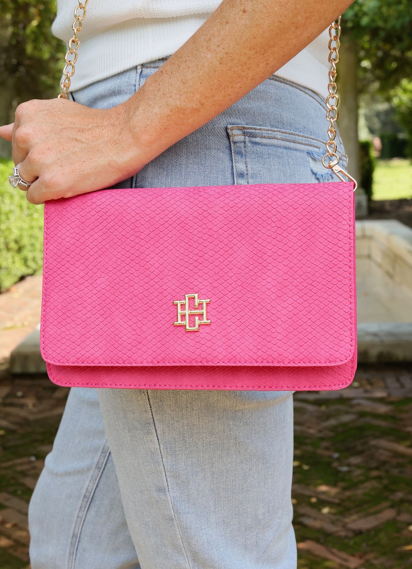 Bryn Clutch/Crossbody Fuchsia