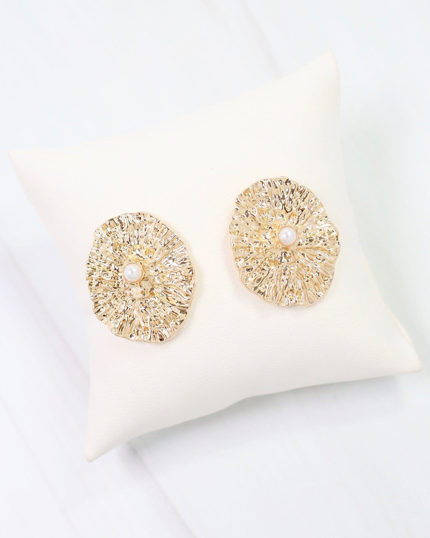 Gallipolis Pearl Textured Earring Gold