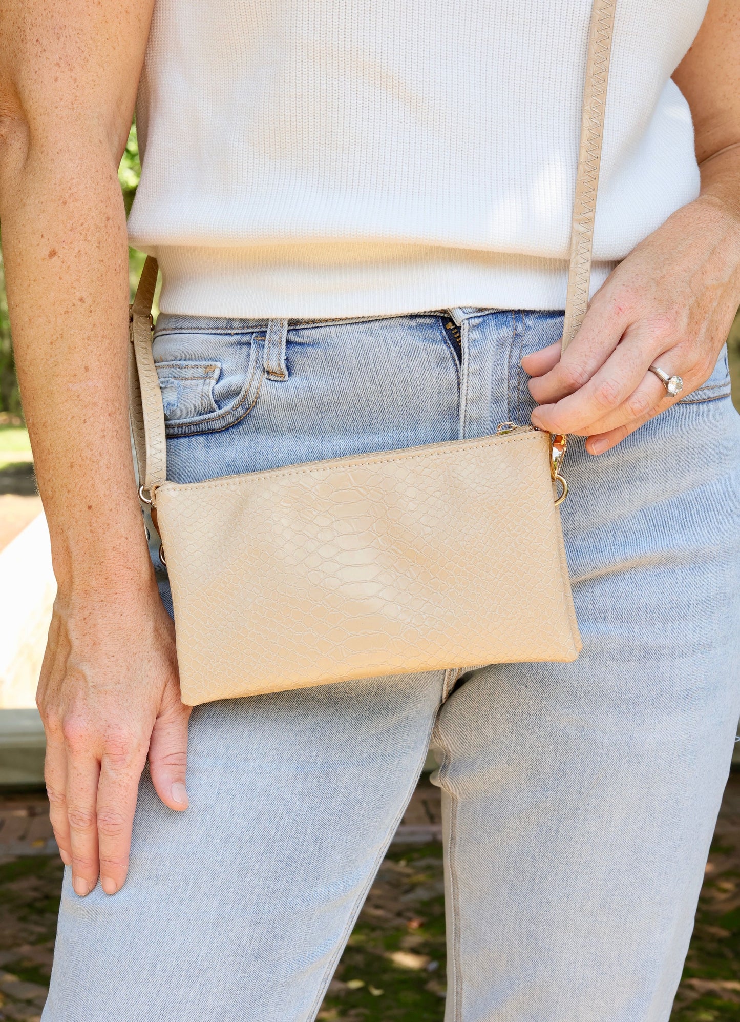 Liz Custom Collection Crossbody Tan ES