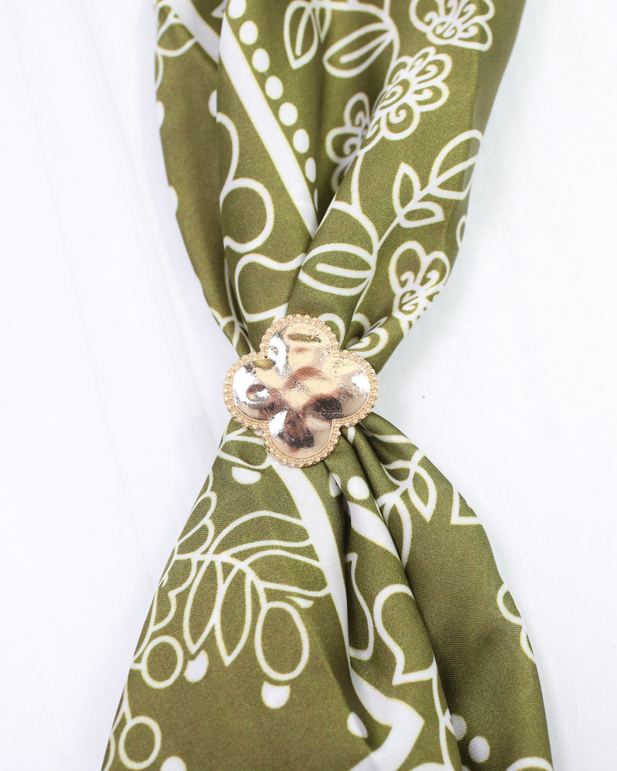 Cloey Clover Scarf Ring Gold