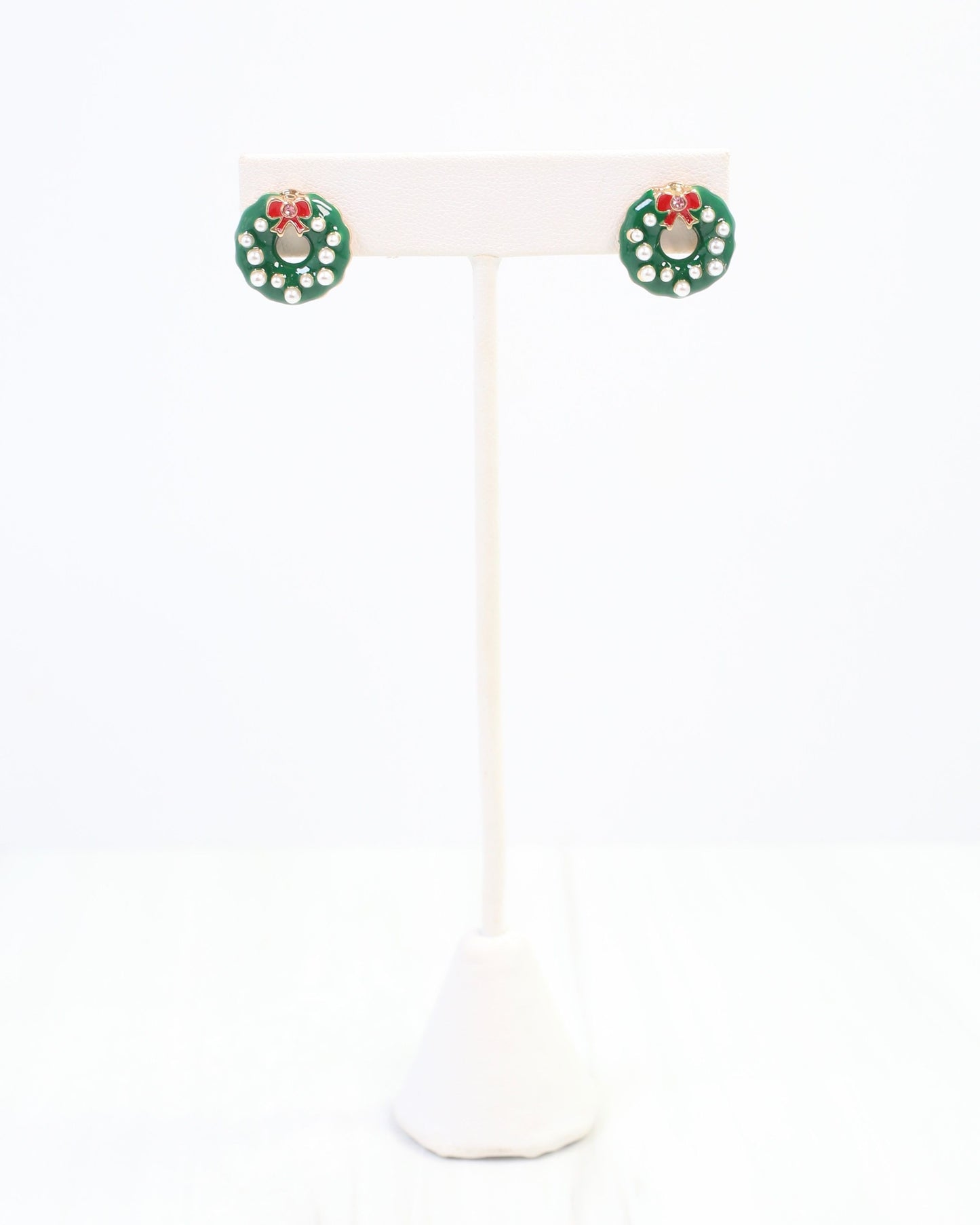 Rockin the Wreath Stud Pearl