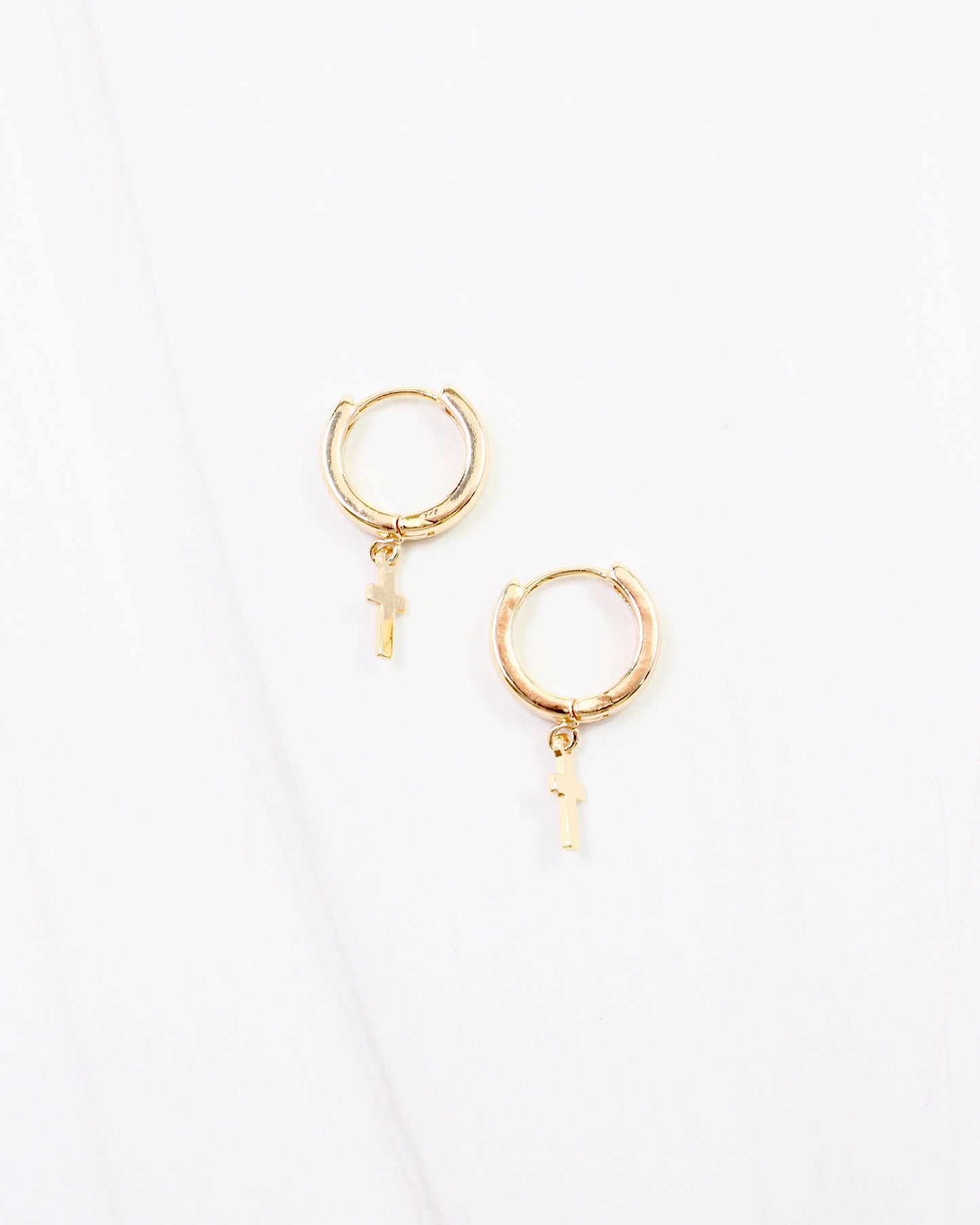 Scarsdale Cross Huggie Earring WR Gold