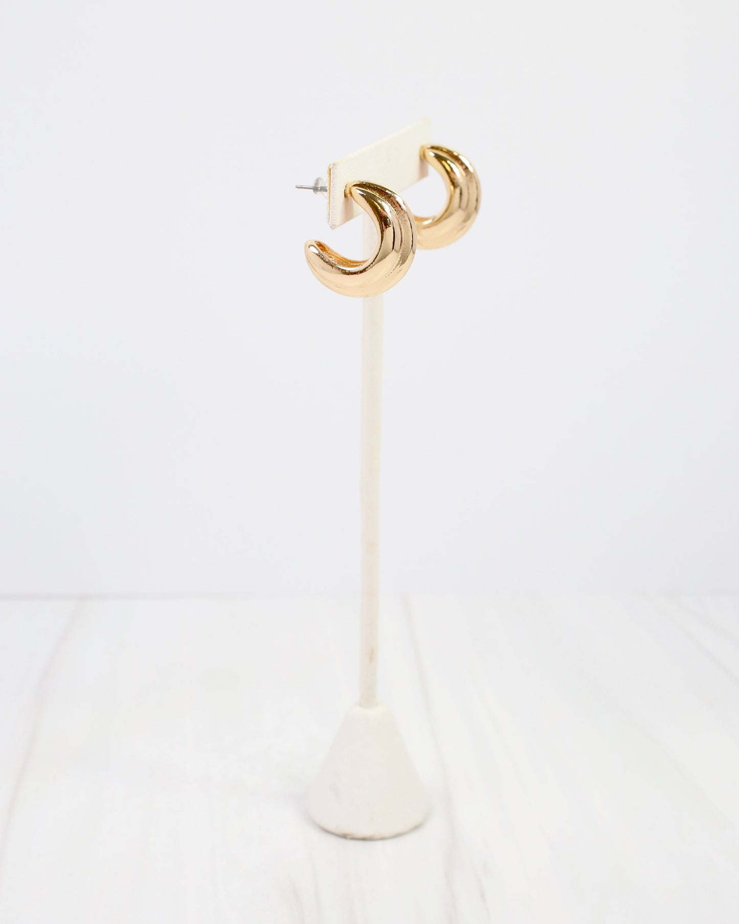 McAlester Ribbed Hoop Earring Gold