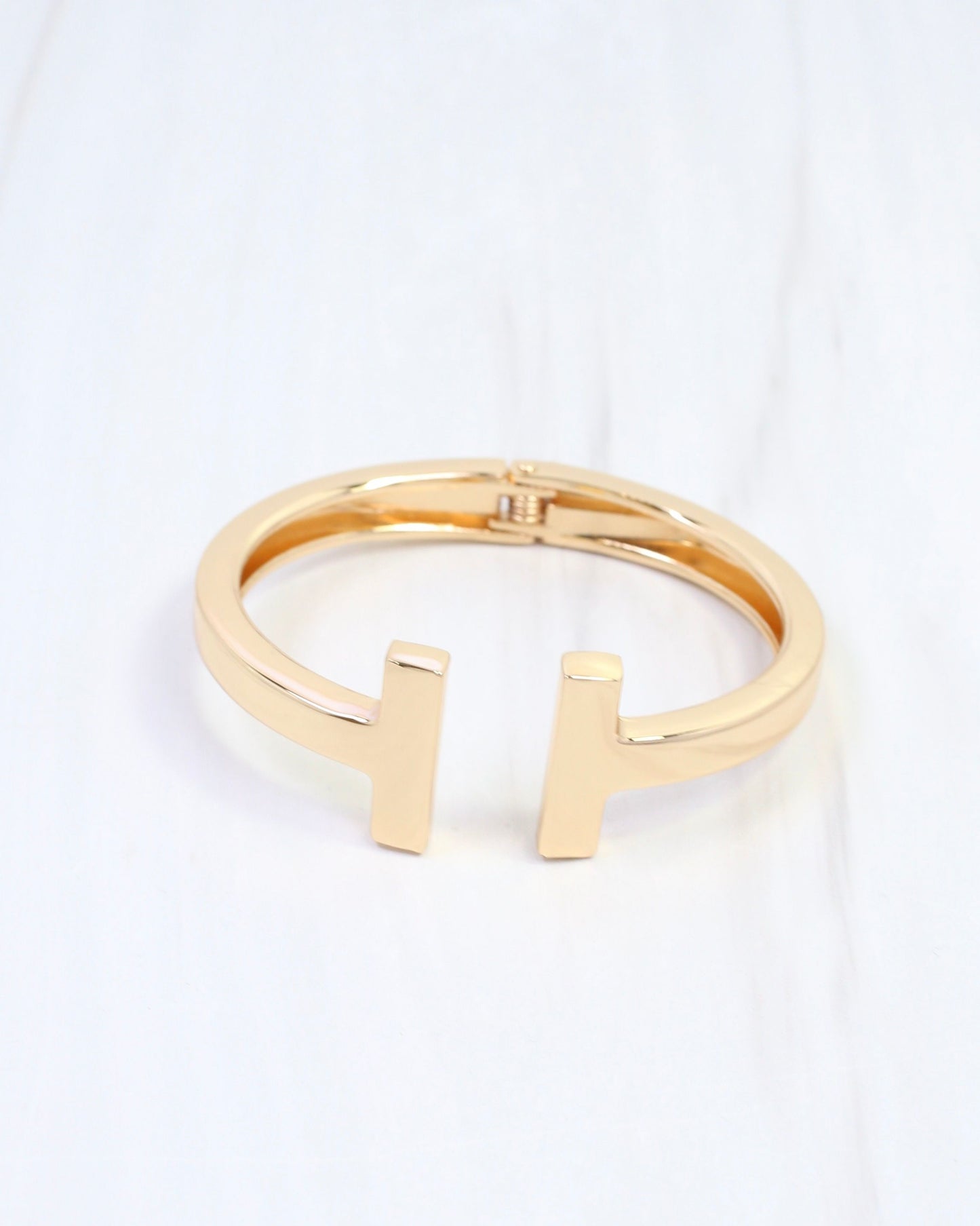 Jessi Open T Bangle Bracelet Gold