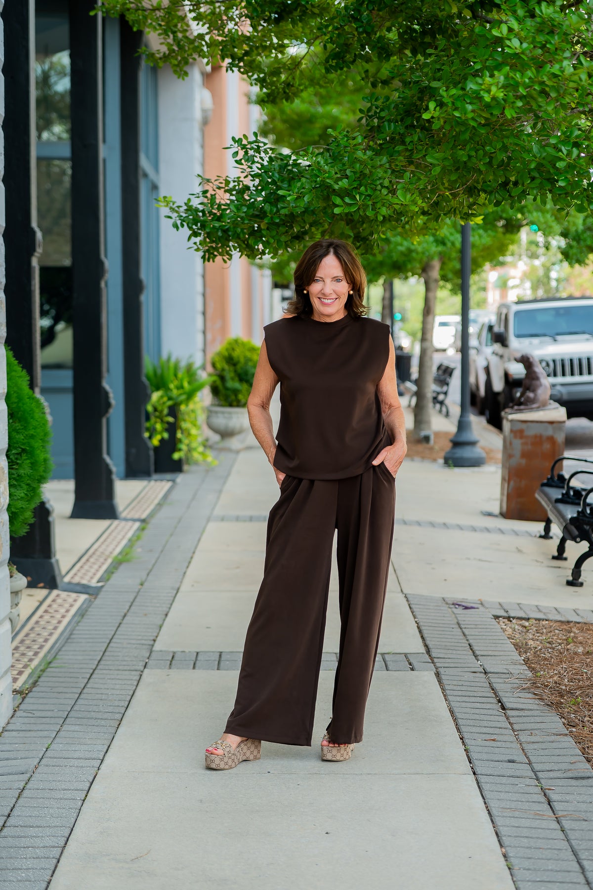 Superior Structured Sleeveless Top-Coffee Brown