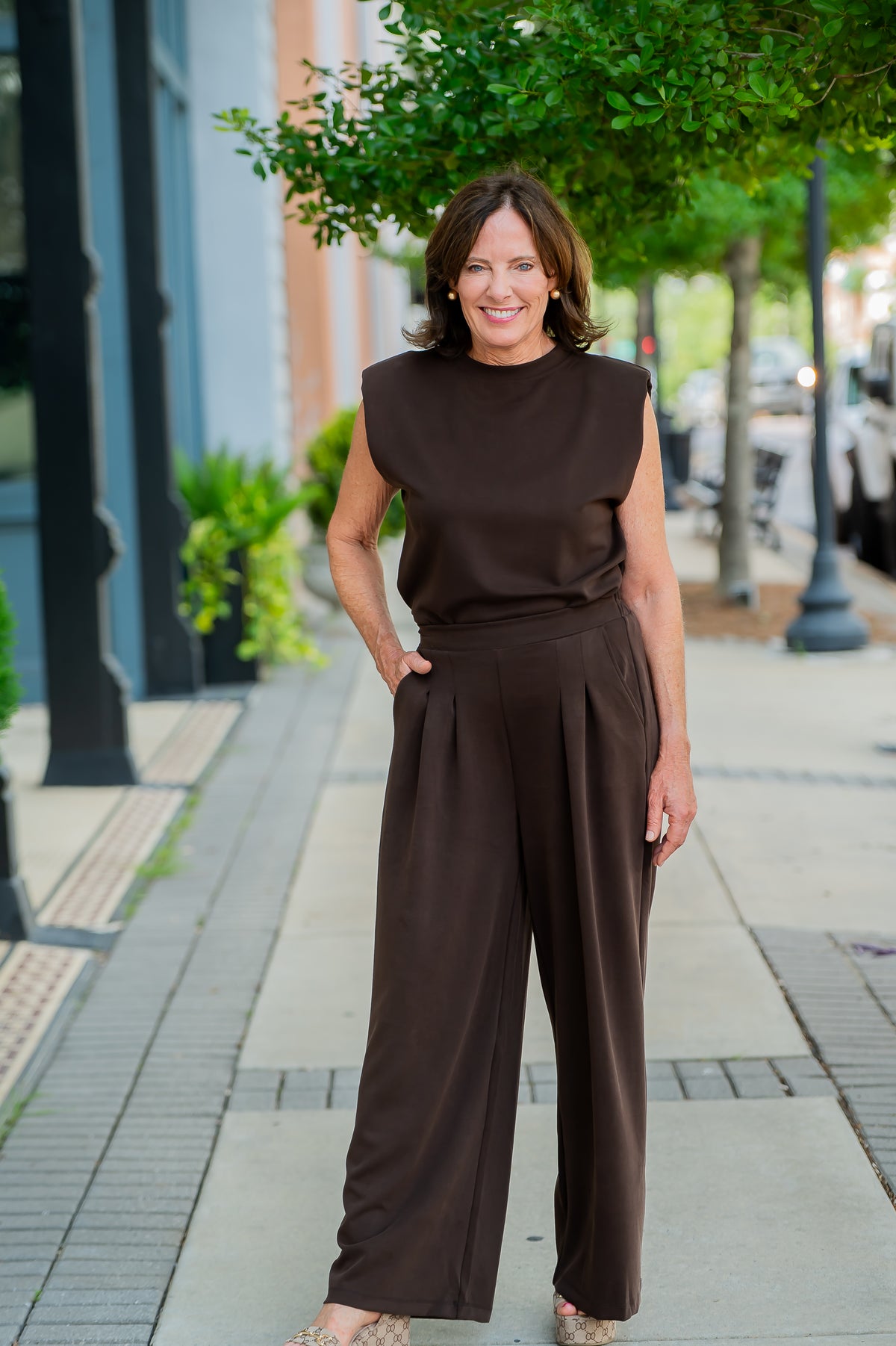 Superior Structured Sleeveless Top-Coffee Brown
