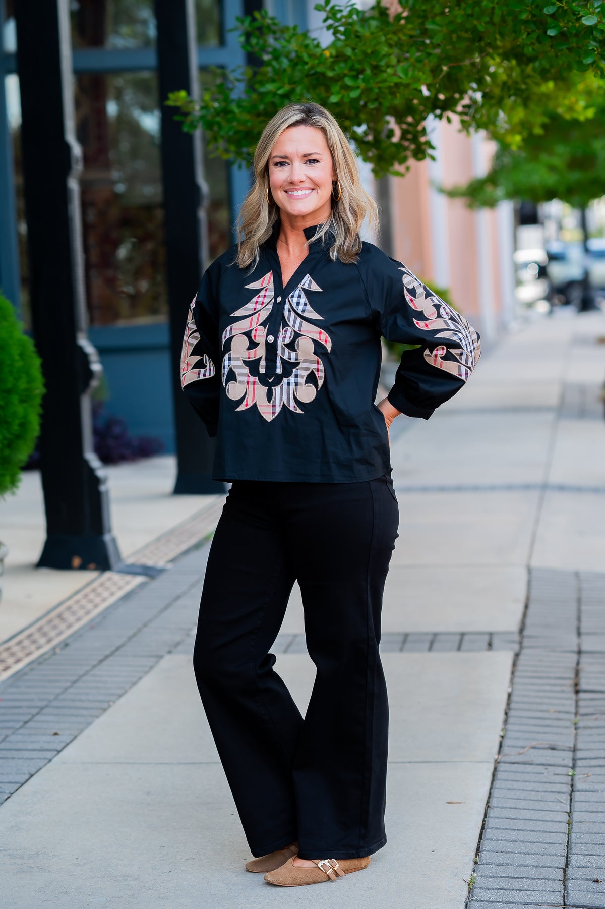 Emerson Applique Top-Black/Beige Print
