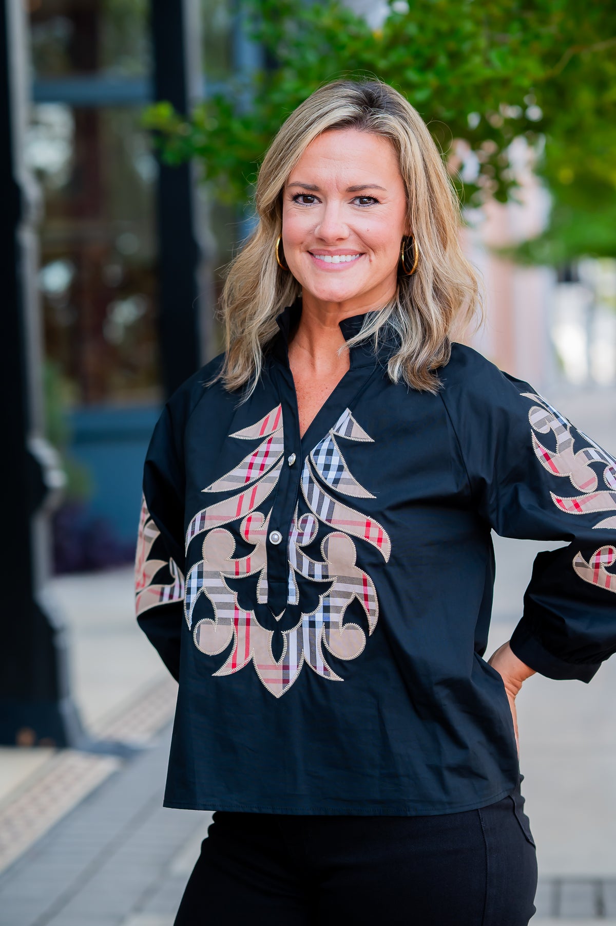 Emerson Applique Top-Black/Beige Print