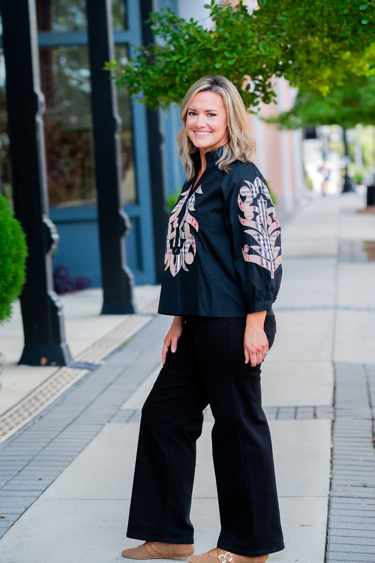 Emerson Applique Top-Black/Beige Print