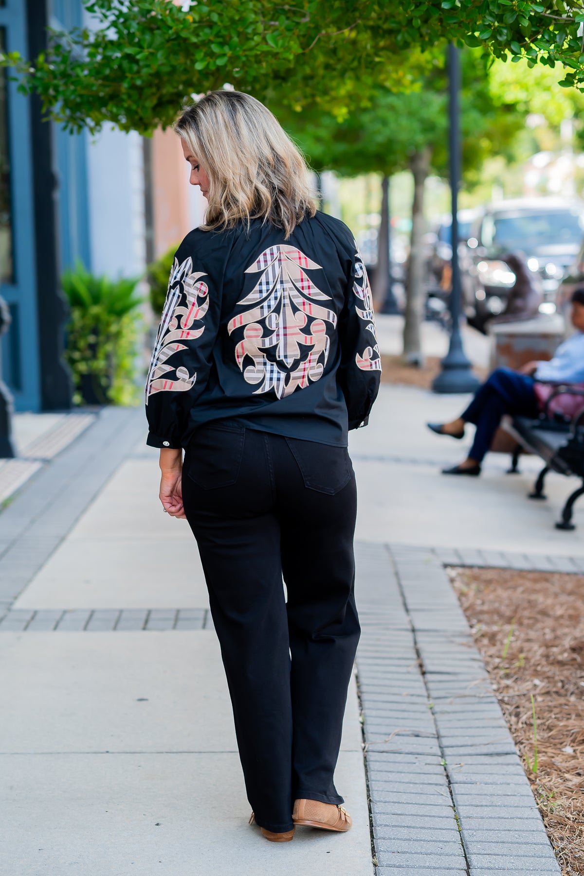 Emerson Applique Top-Black/Beige Print