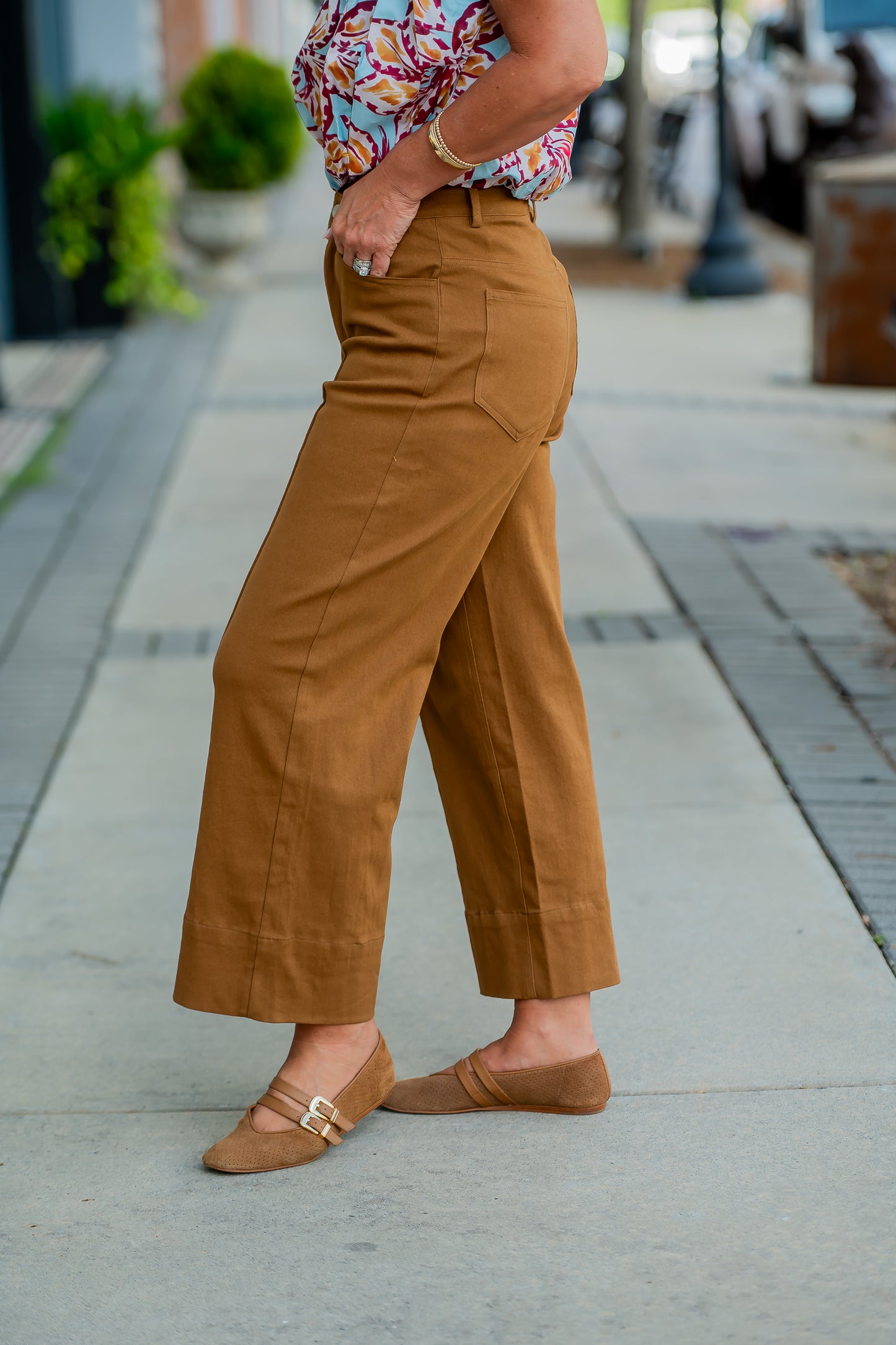 Dae Solid Wide Leg Pants-Brown