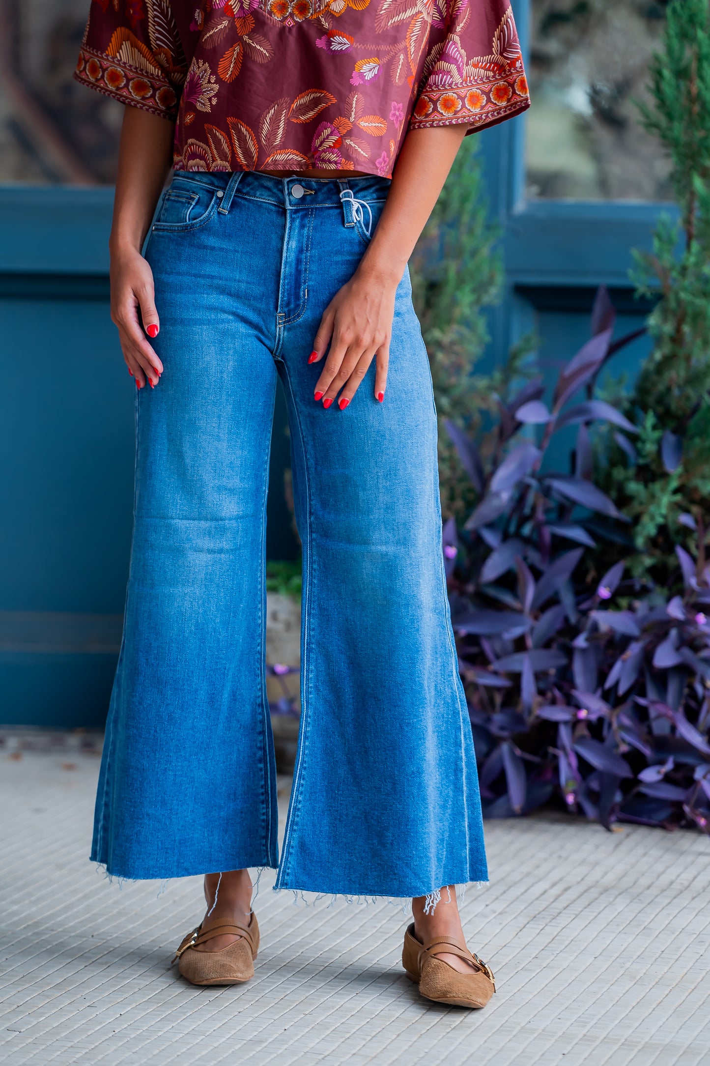 Hana Wide Leg Flare Crop-Med Wash