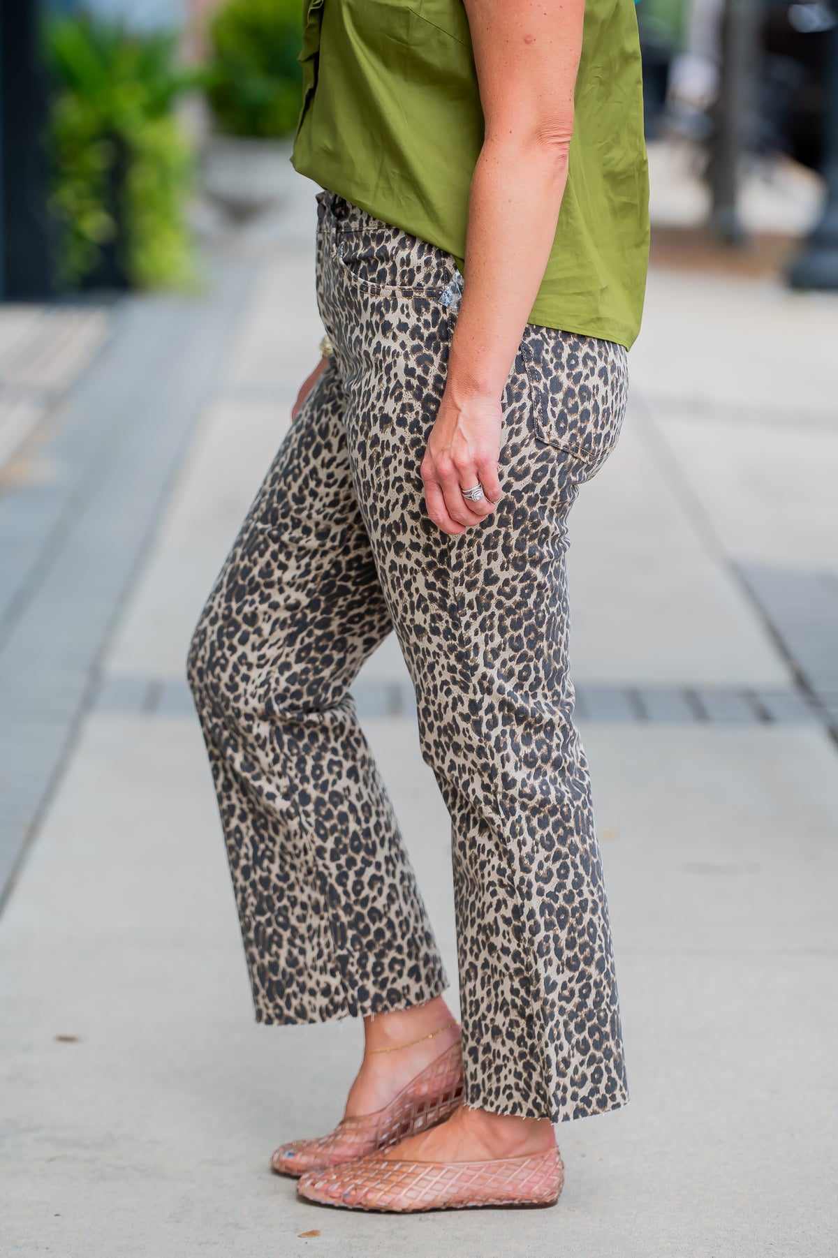 Jesse Crop Flare Raw Hem-Leopard