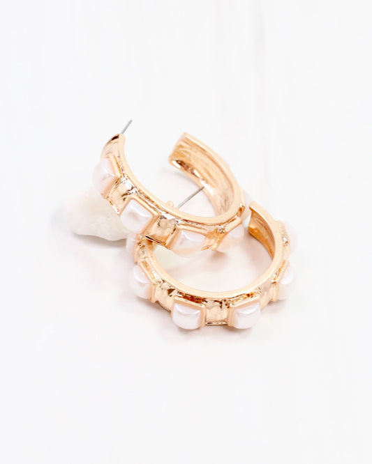 Allie Hammered Gold Earring Pearl