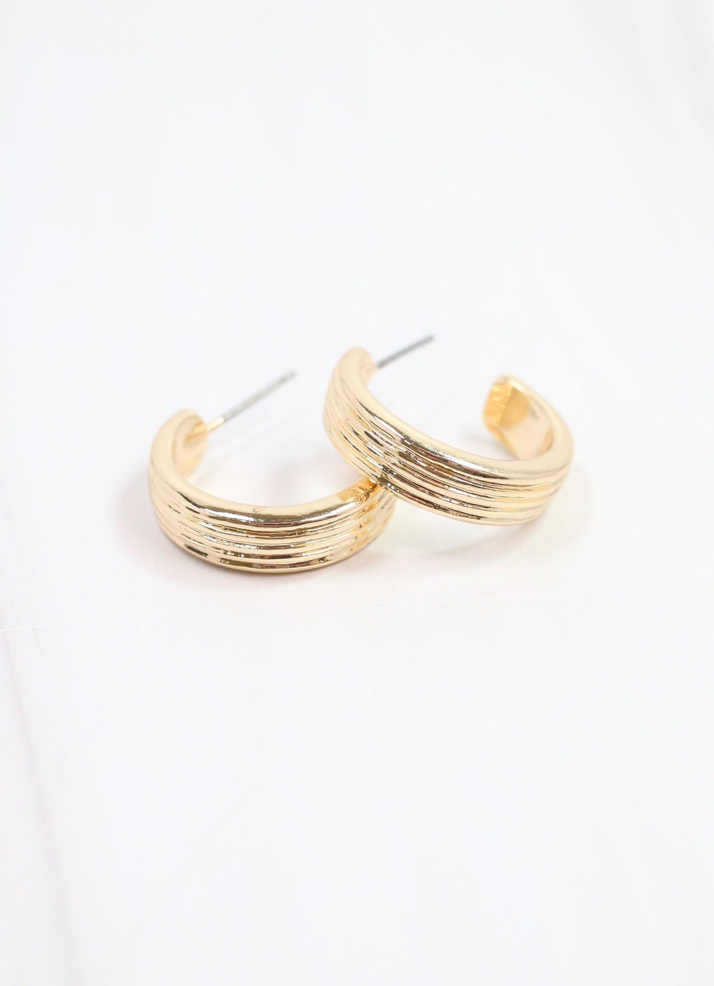 Fisher Ribbed Hoop Earring Gold