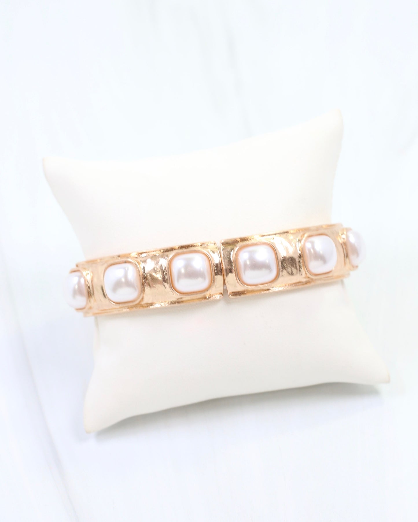 Allie Hammered Gold Stretch Bracelet Pearl