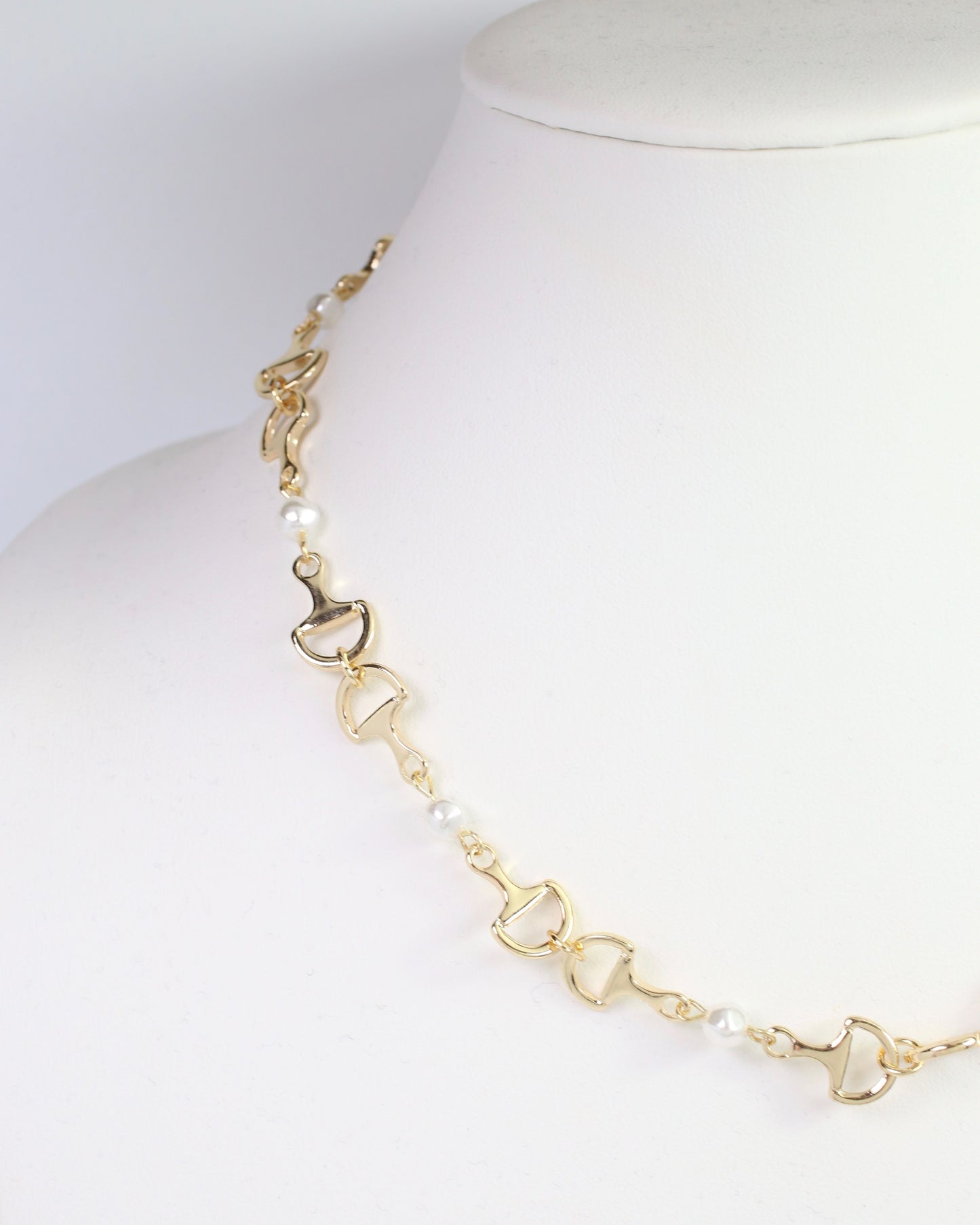 Citation Pearl and Horsebit Necklace Gold