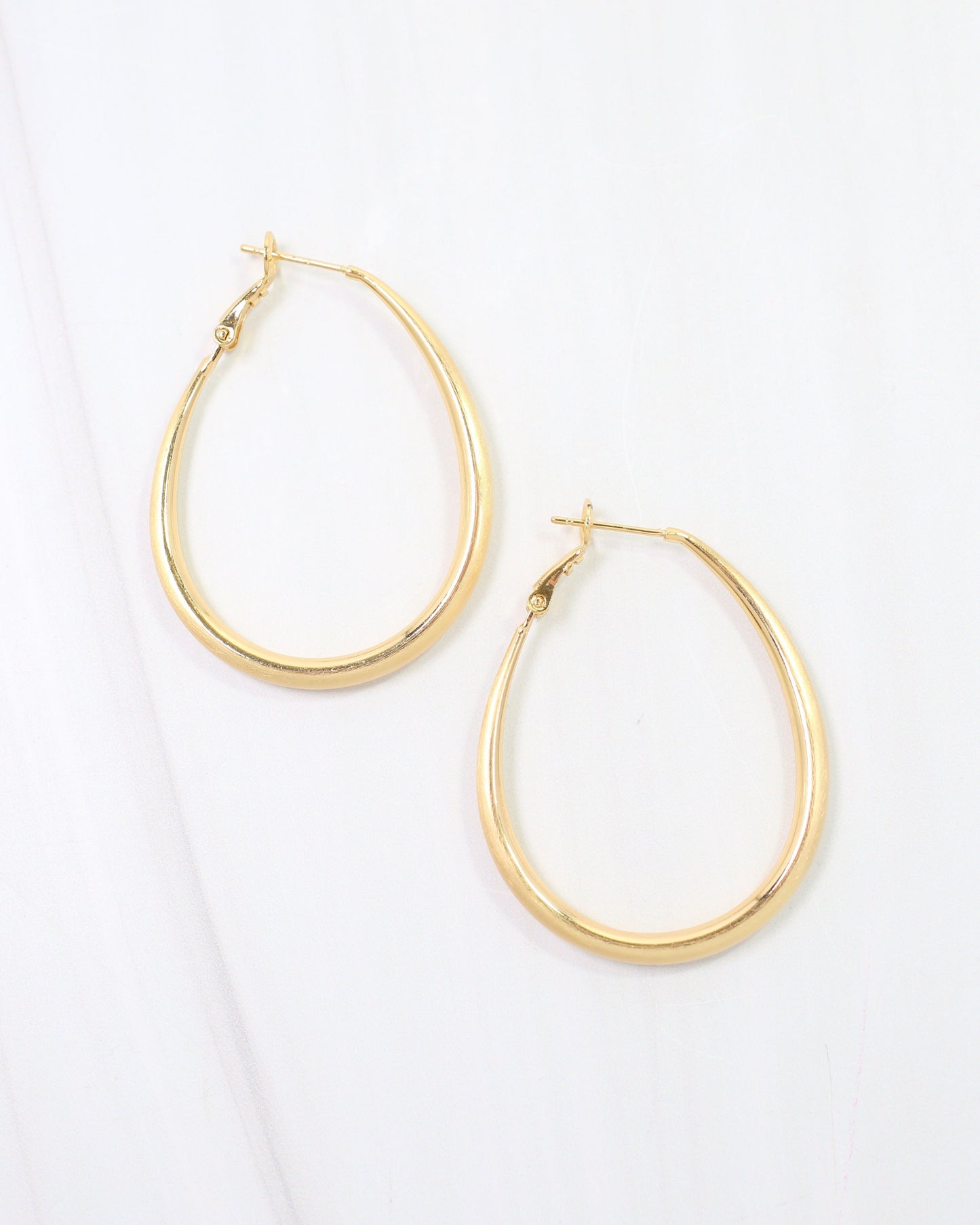 Valley City Oval Hoop Earring WR Gold
