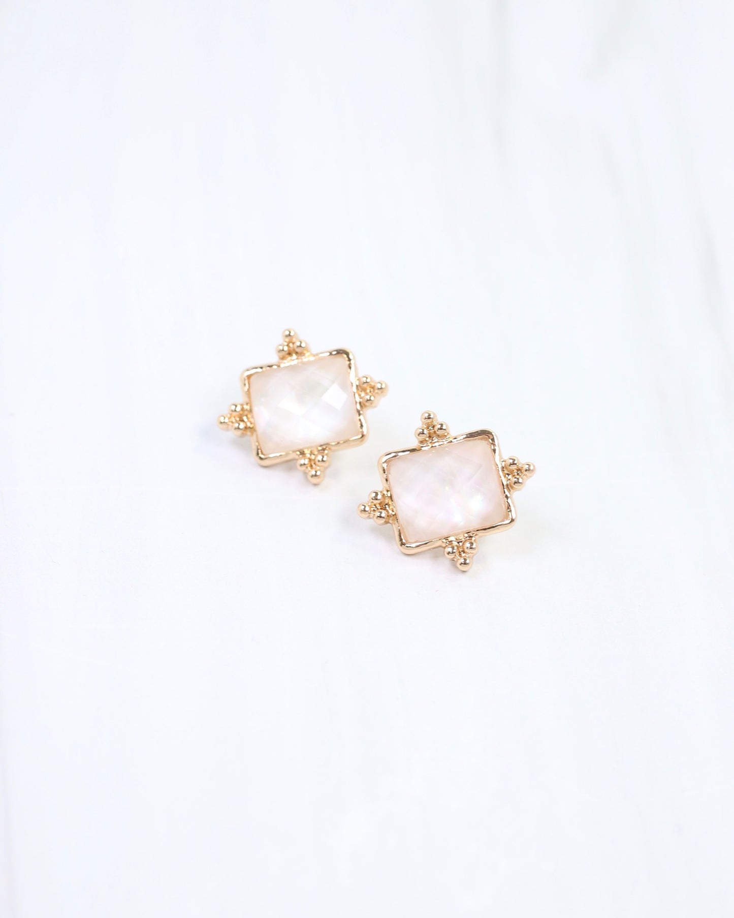 Kerang Square Facited Stud Earring White