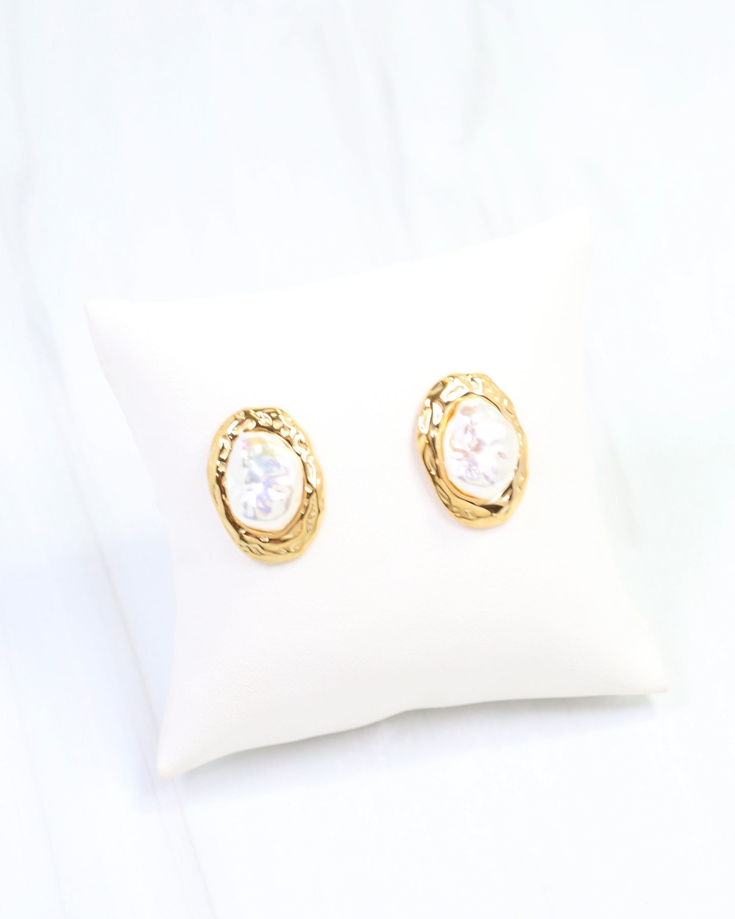 Dalilah Oval Pearl Stud Earring WP Gold