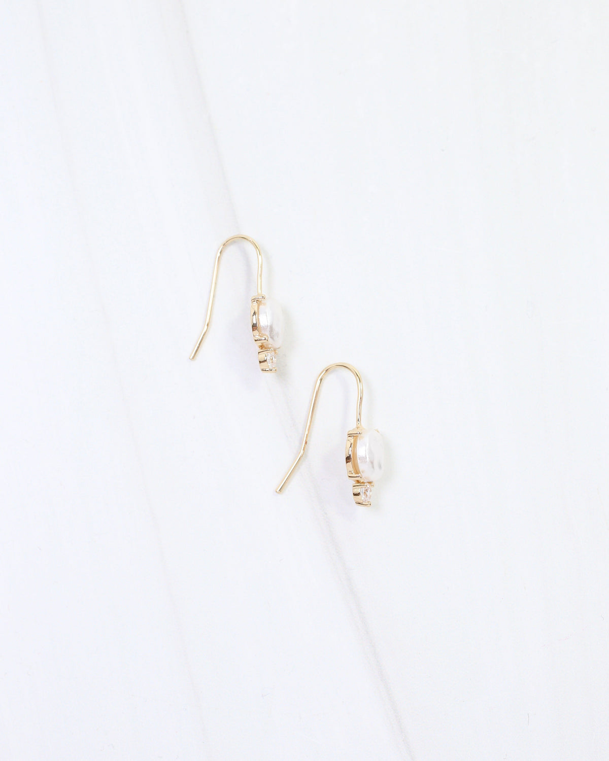 Makayla Pearl Hook Earring WR Gold