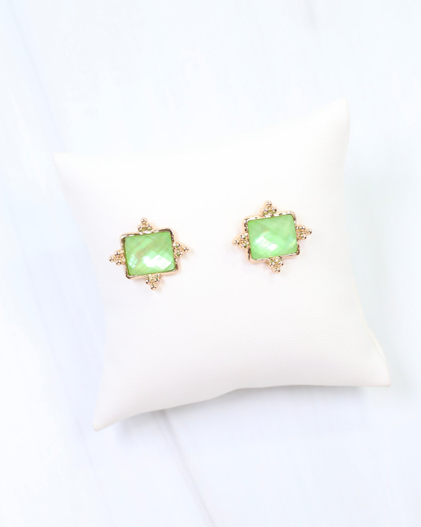 Kerang Square Facited Stud Earring Green