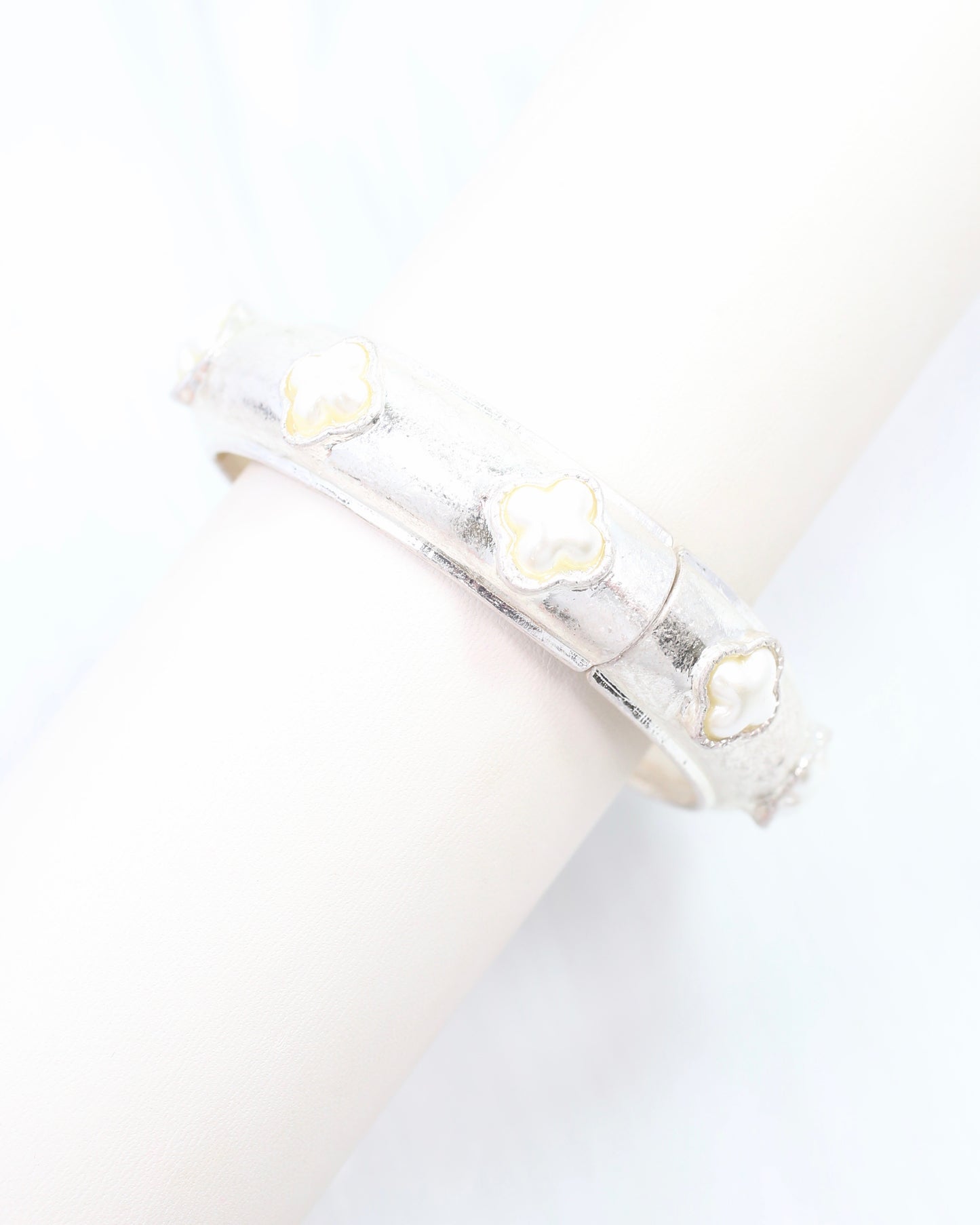Neema Clover Stretch Bracelet Worn Silver