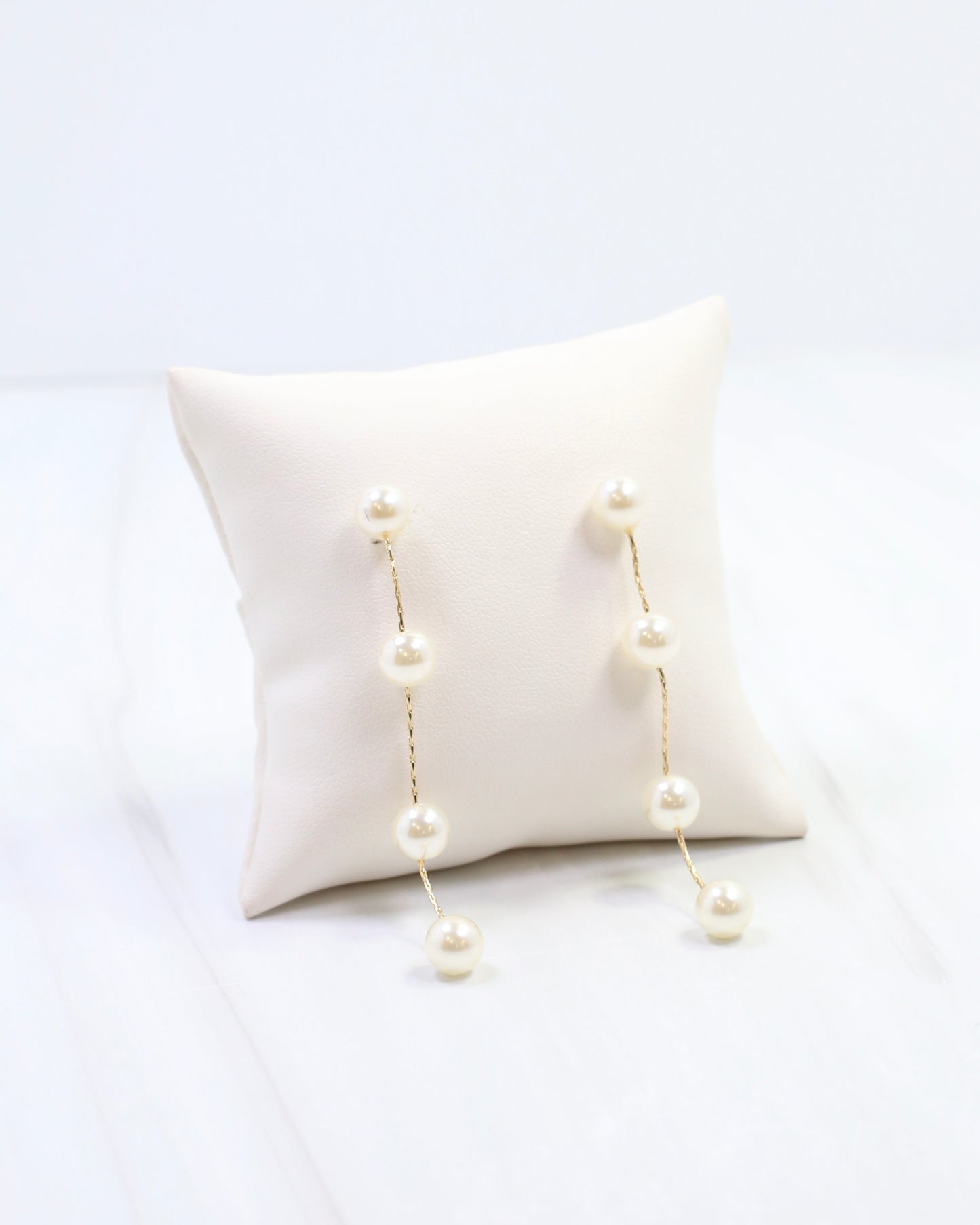 Benedict Four Pearl Drop Earring Cream