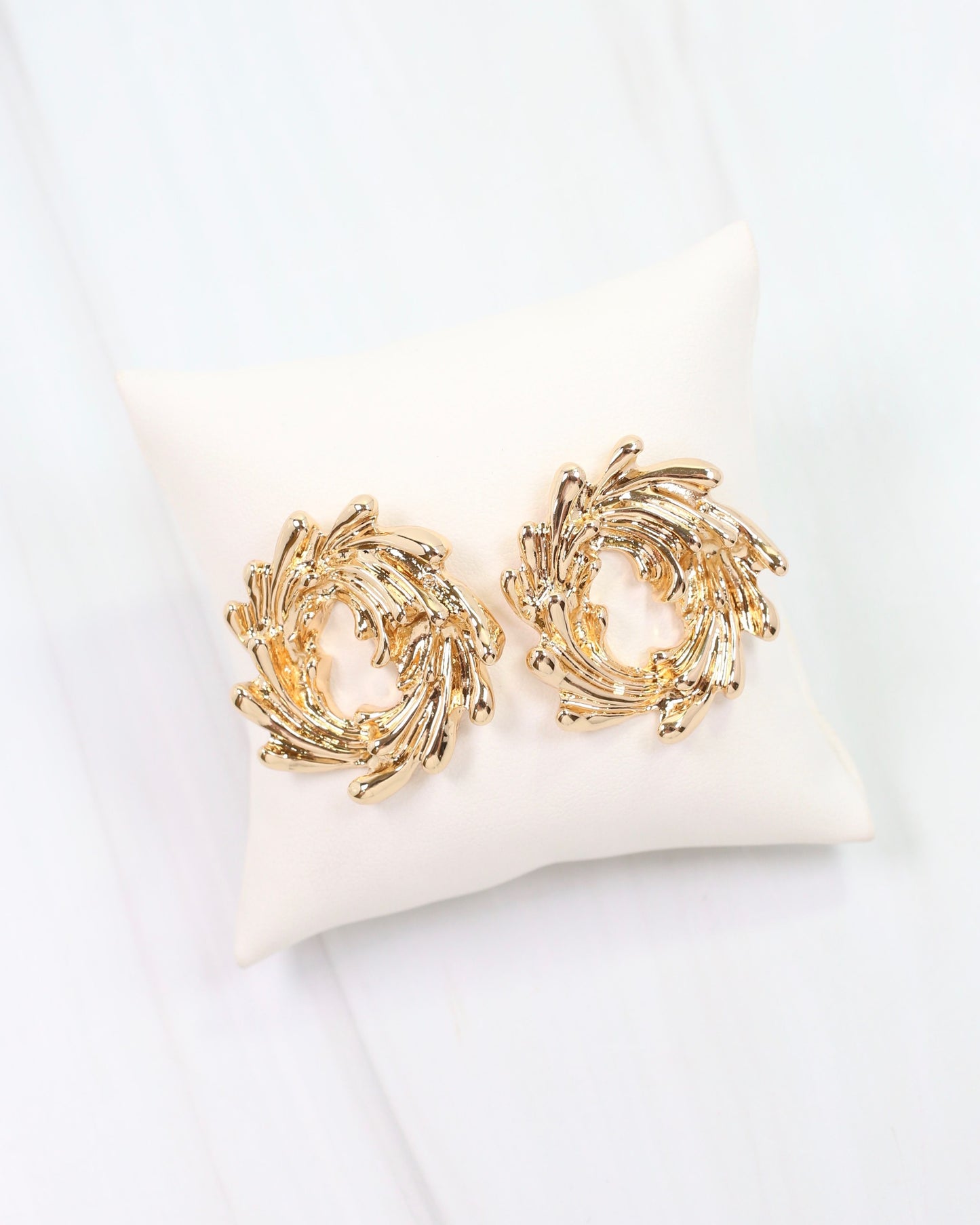 Wewonka Circle Drop Earring Gold