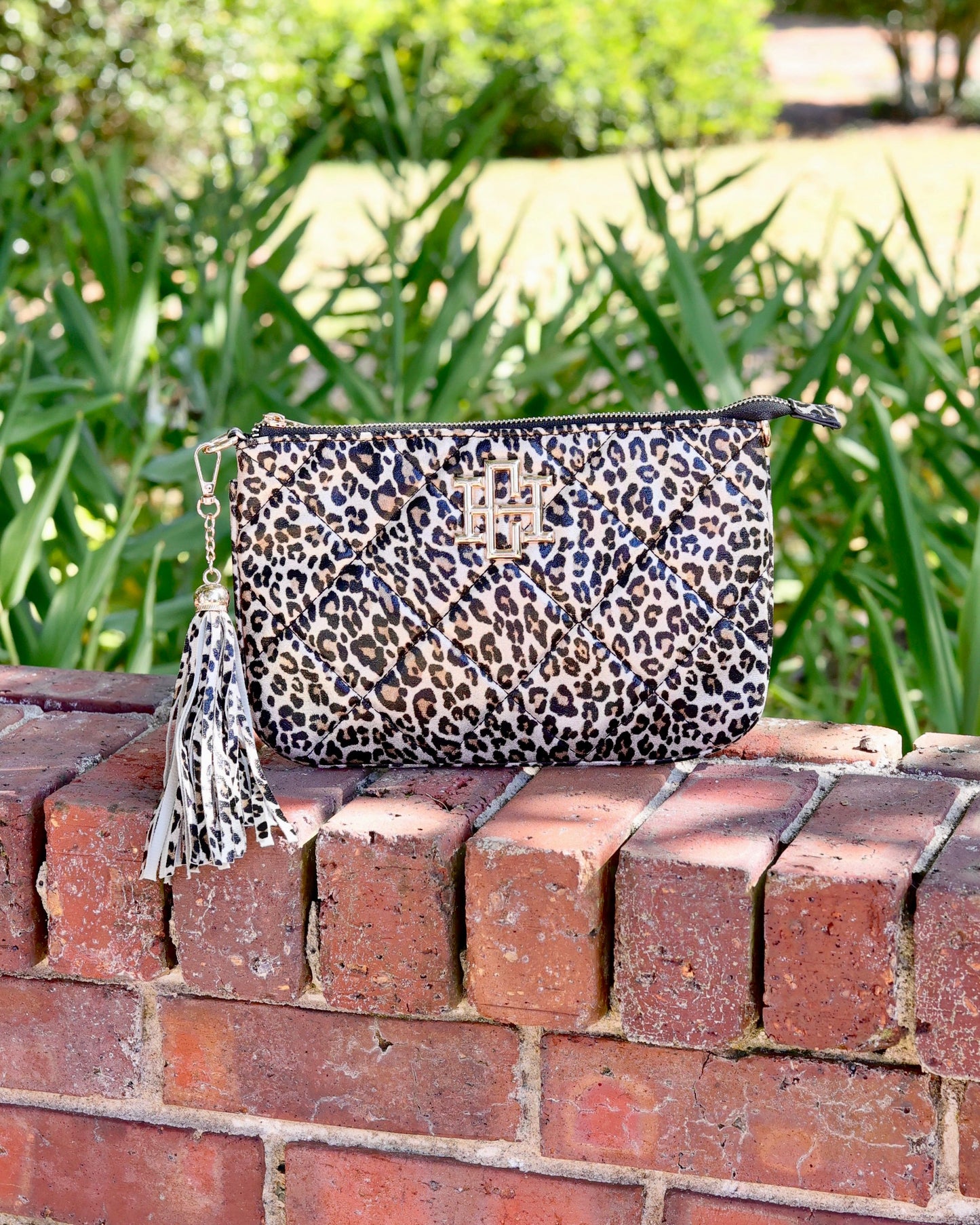 Madelyn Clutch Crossbody Spotted LD