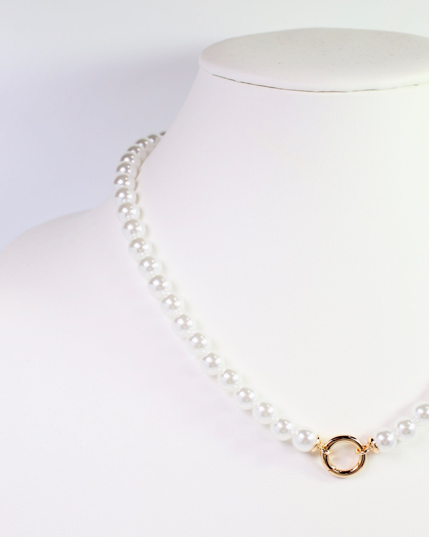 Oberlin Pearl Necklace with Charm Clasp Cream
