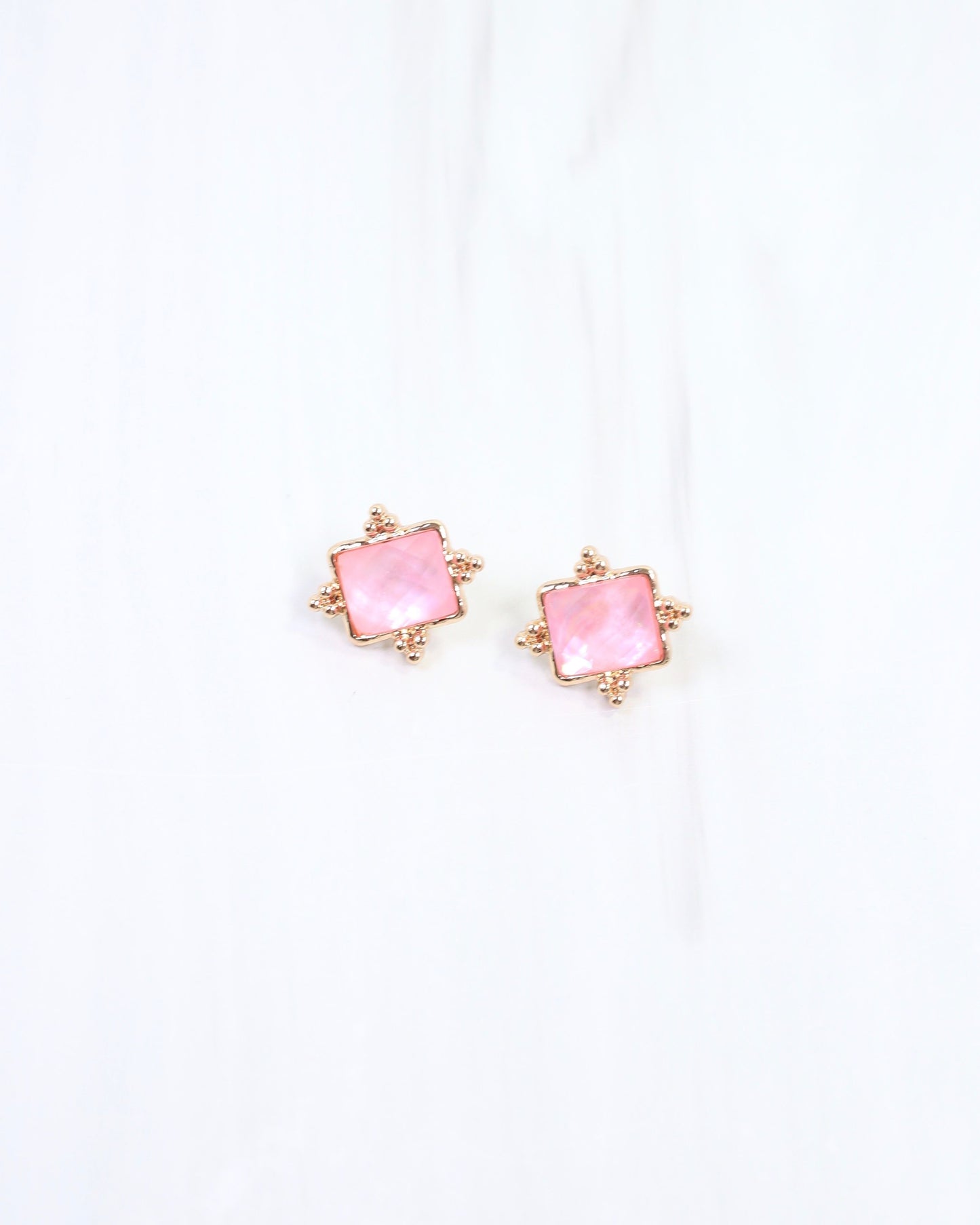 Kerang Square Facited Stud Earring Pink