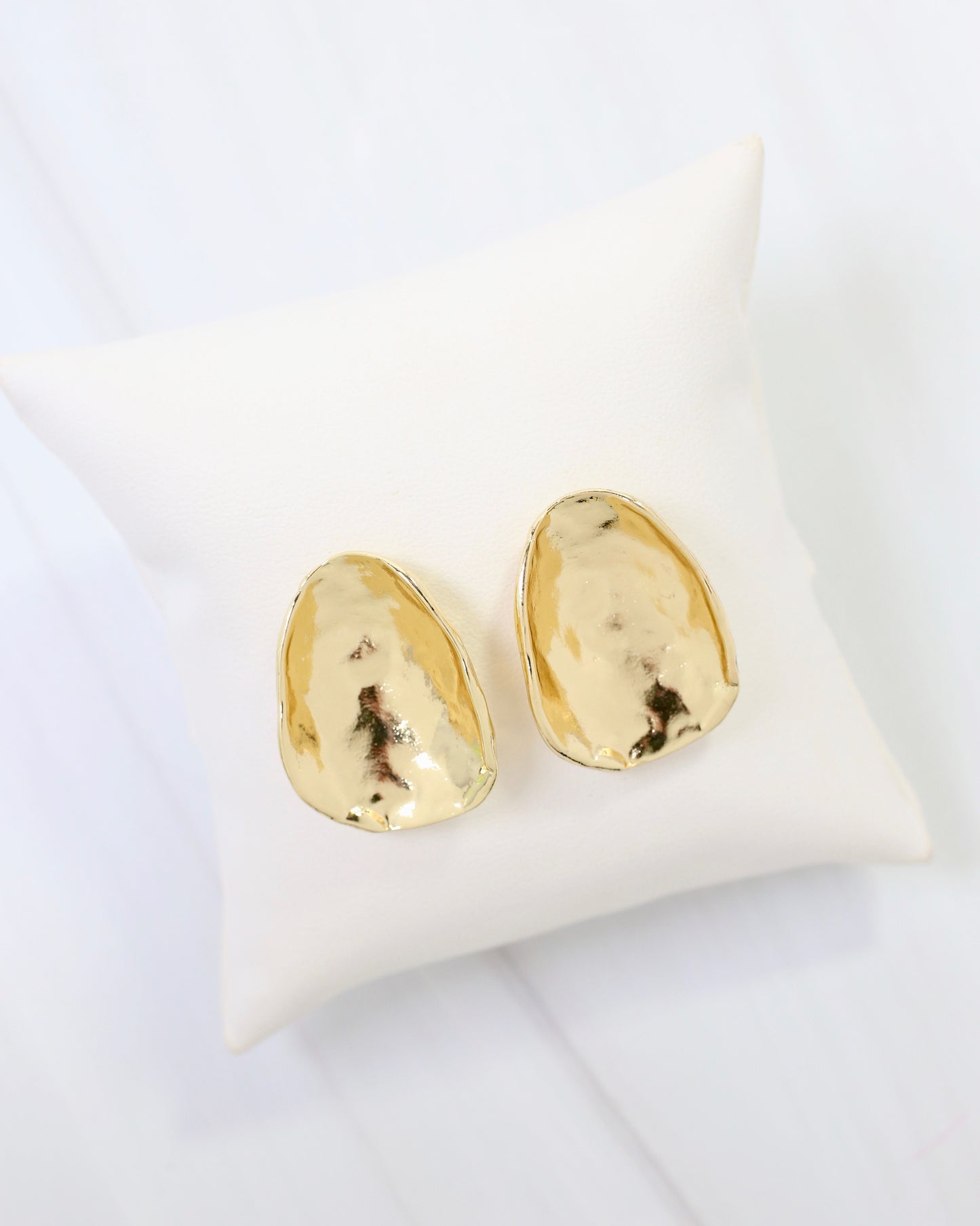 Menlo Park Hammered Oval Drop Earring WR Gold