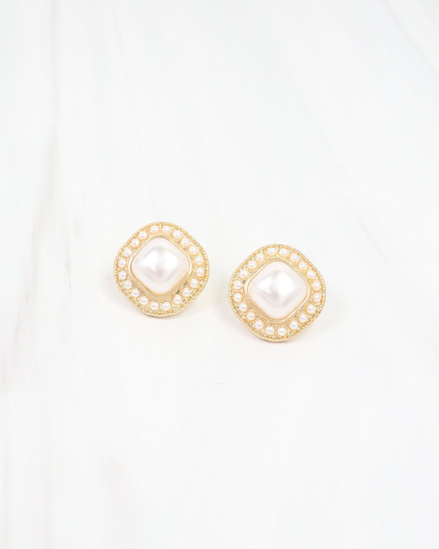 Gomez Pearl Stud Earring Gold