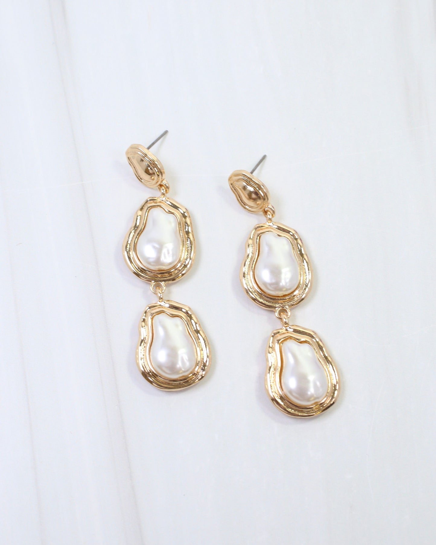 Betania Baroque Pearl Dangle Earring Gold