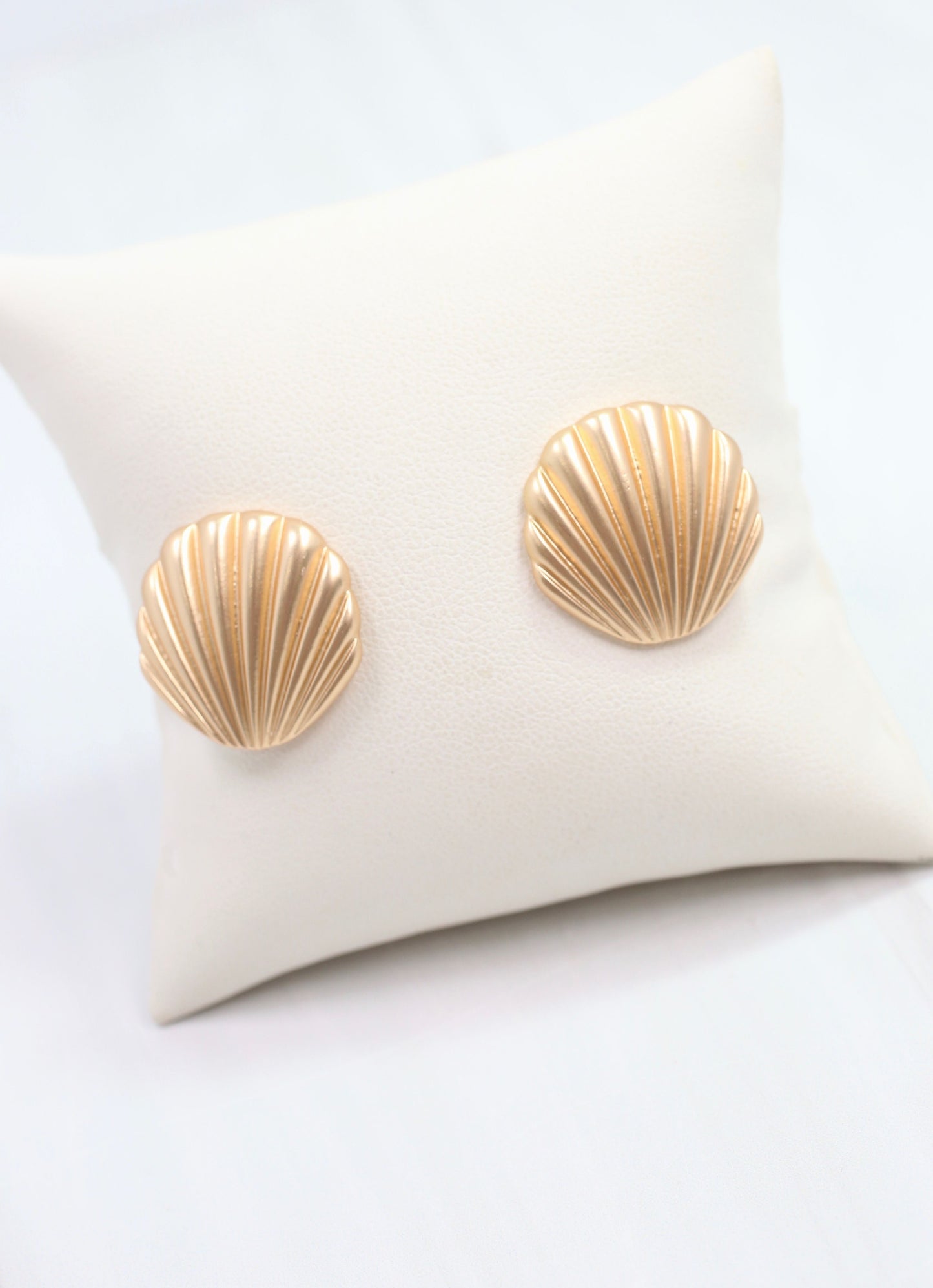 Natalie Shell Earring Gold